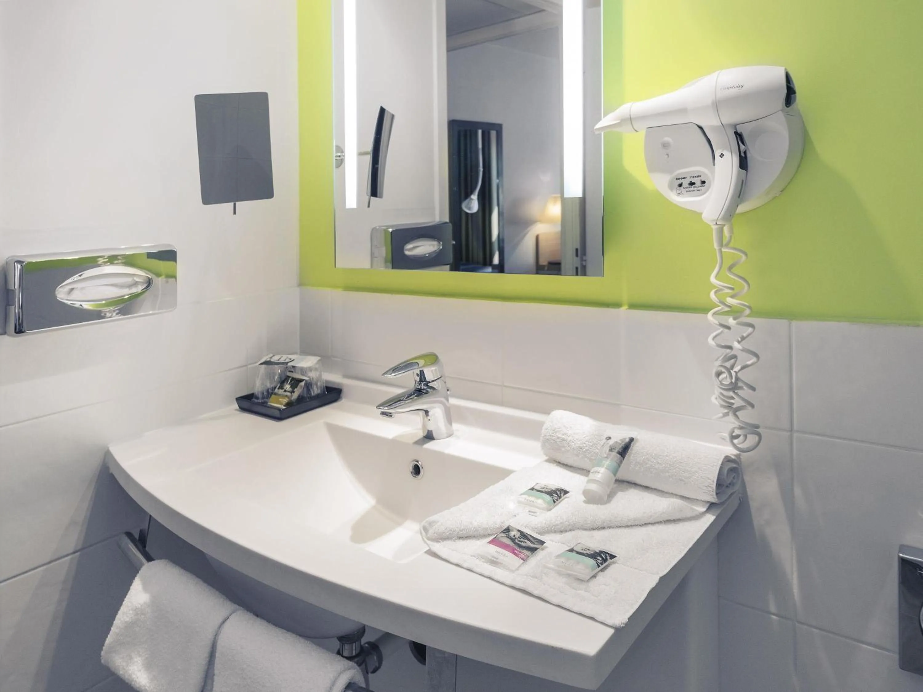 Bedroom in Hôtel Mercure Thionville Centre Porte du Luxembourg