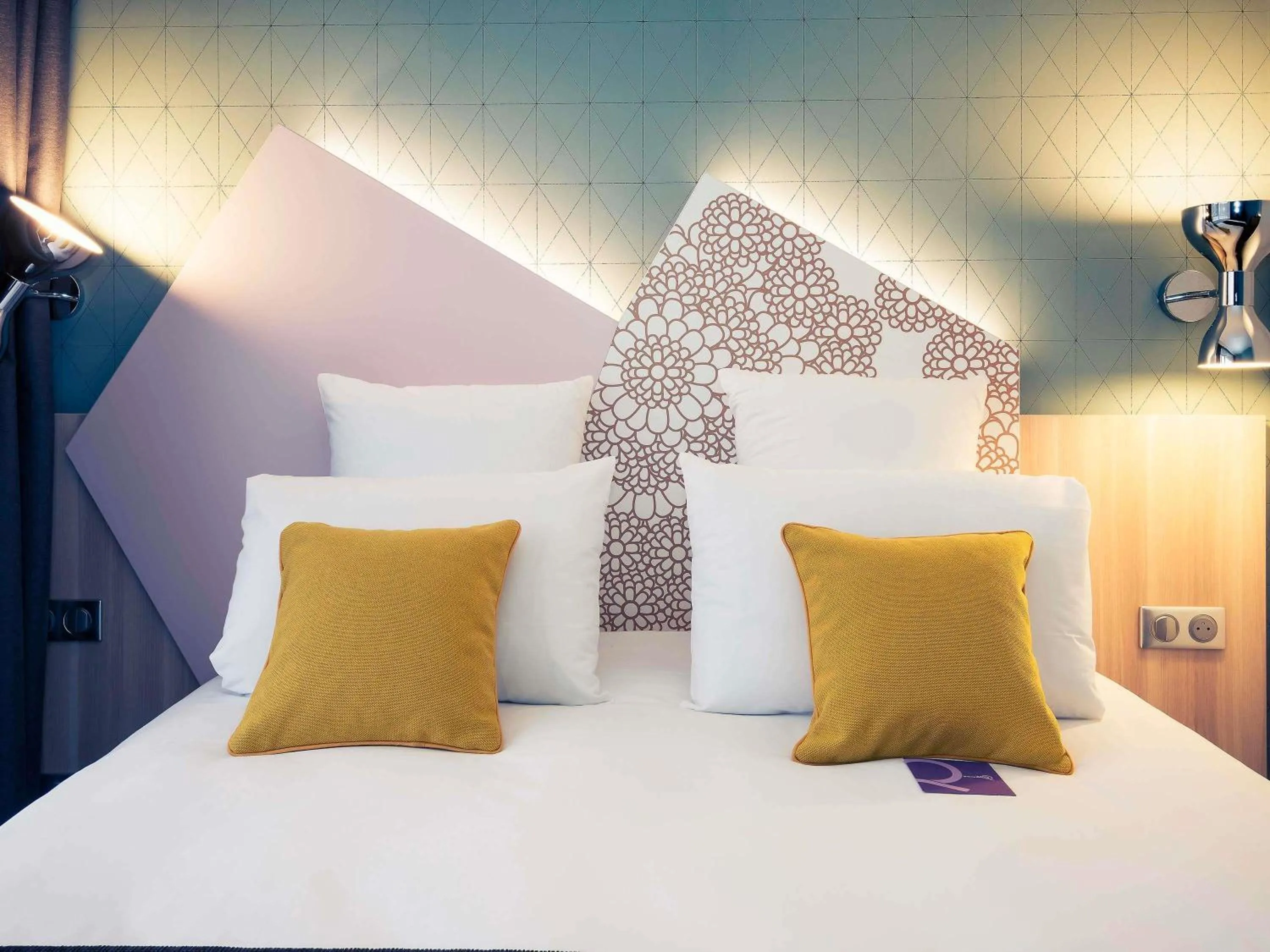 Bedroom, Bed in Hôtel Mercure Thionville Centre Porte du Luxembourg