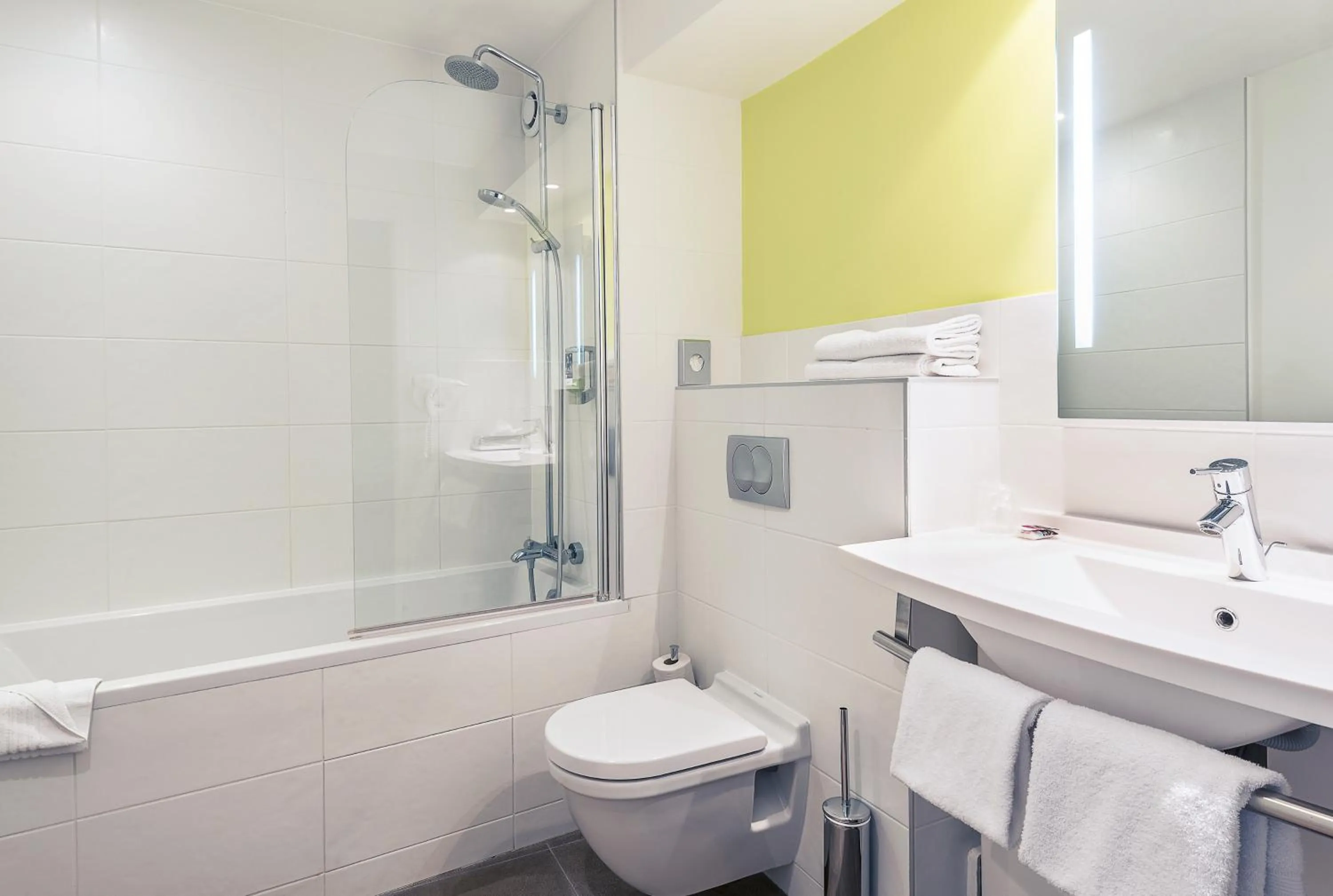 Bathroom in Hôtel Mercure Thionville Centre Porte du Luxembourg