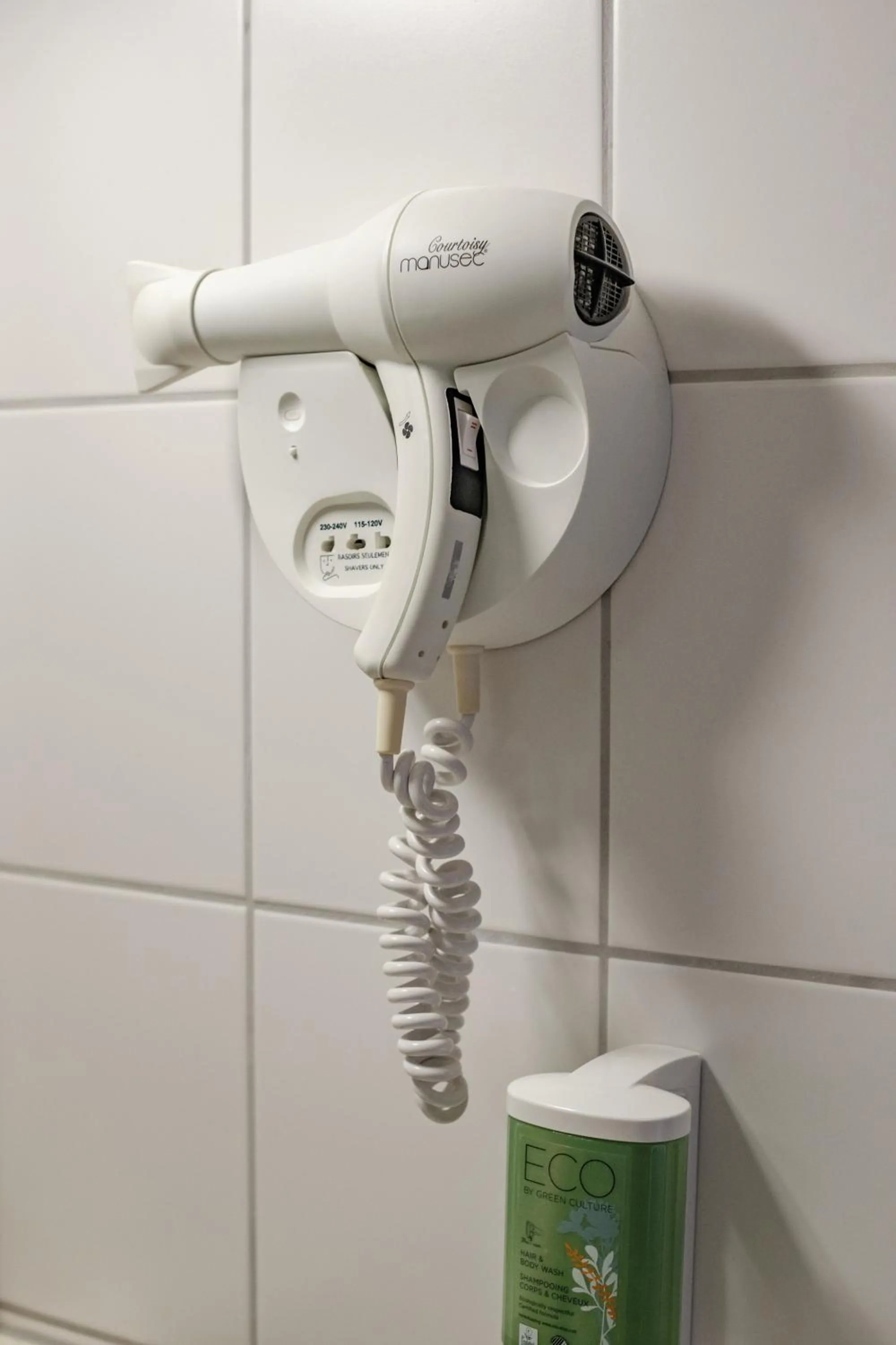 Bathroom in Hotel Strasbourg - Montagne Verte & Restaurant Louisiane