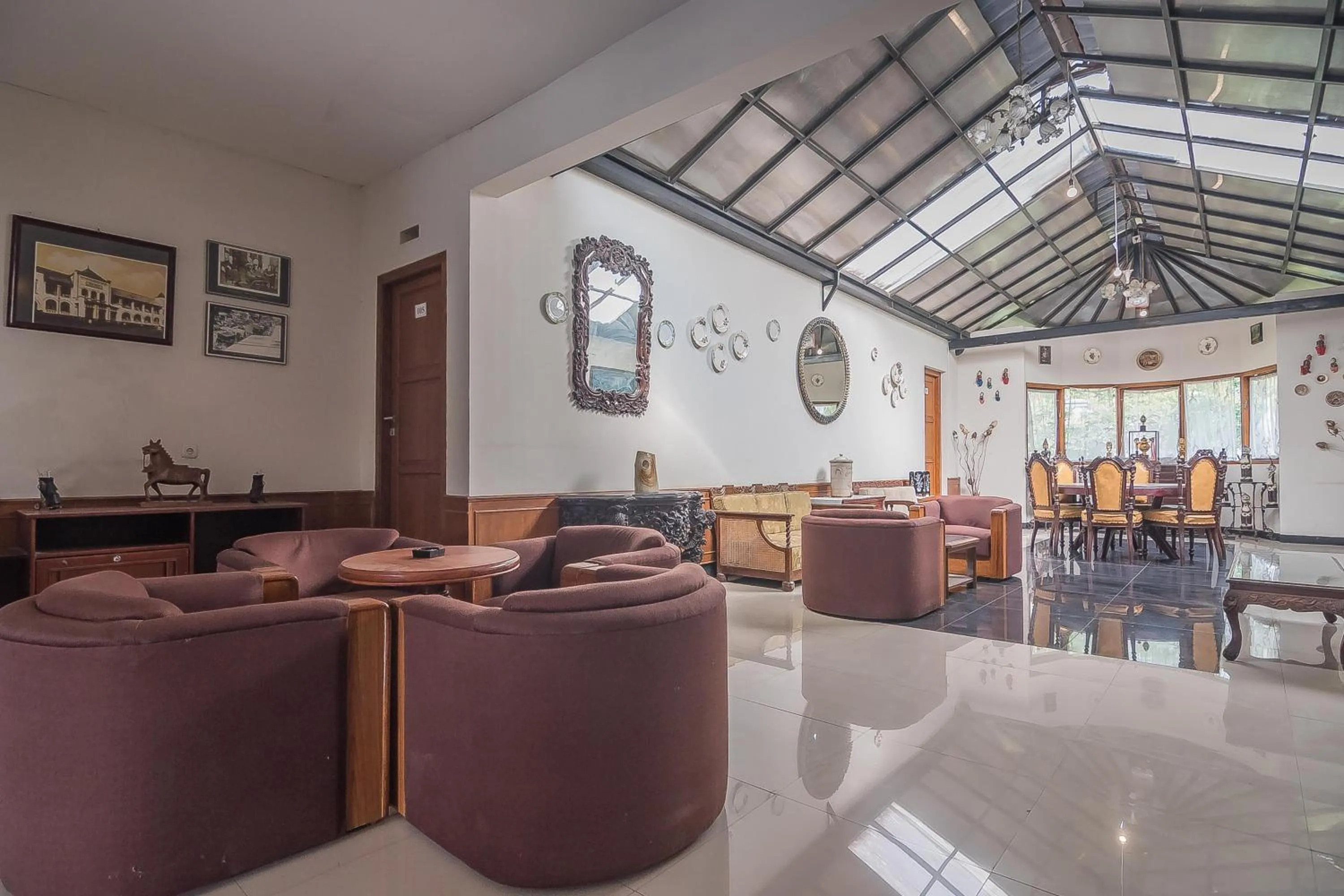 Seating area in RedDoorz @ Maribaya Street 2