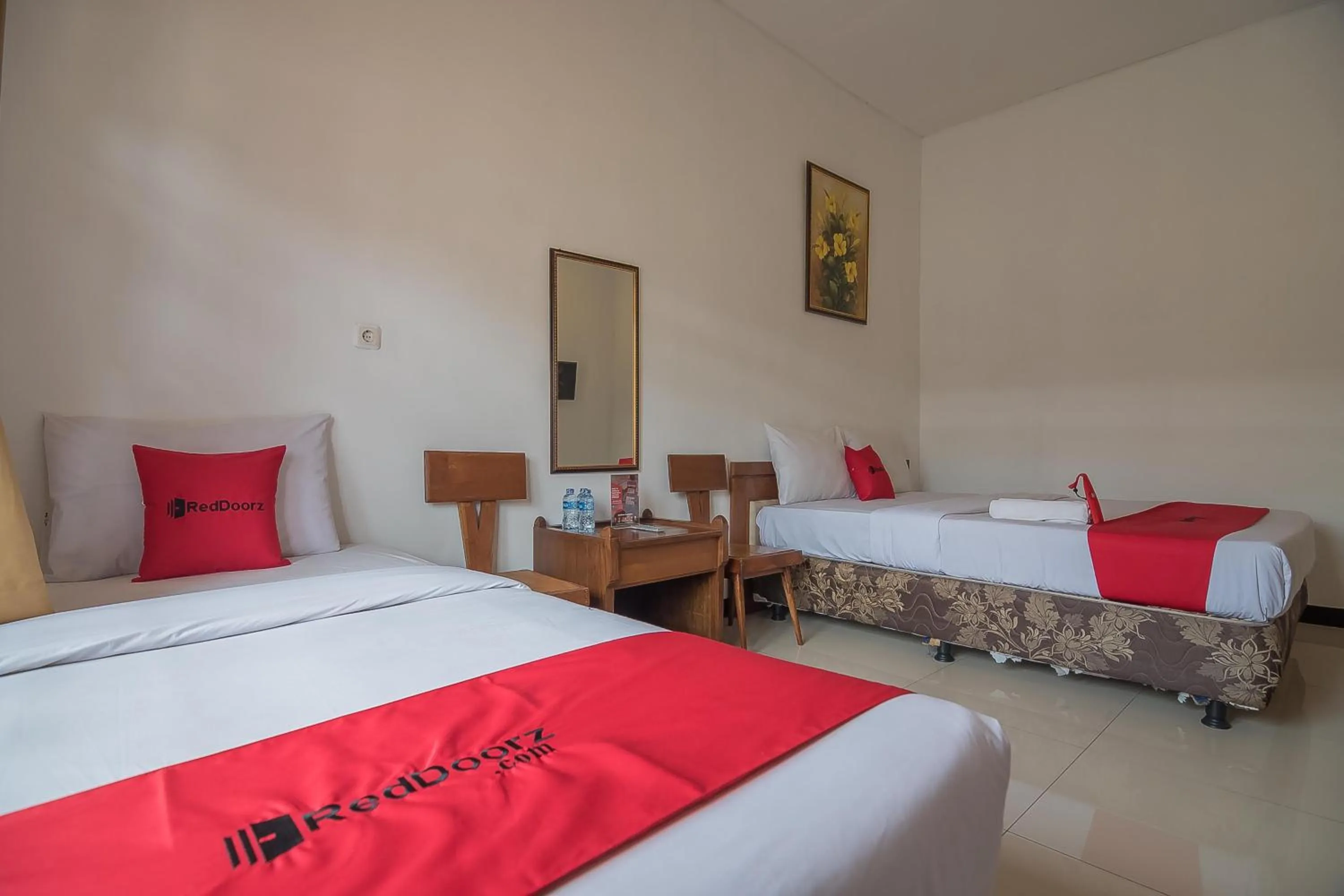 Bedroom, Bed in RedDoorz @ Maribaya Street 2