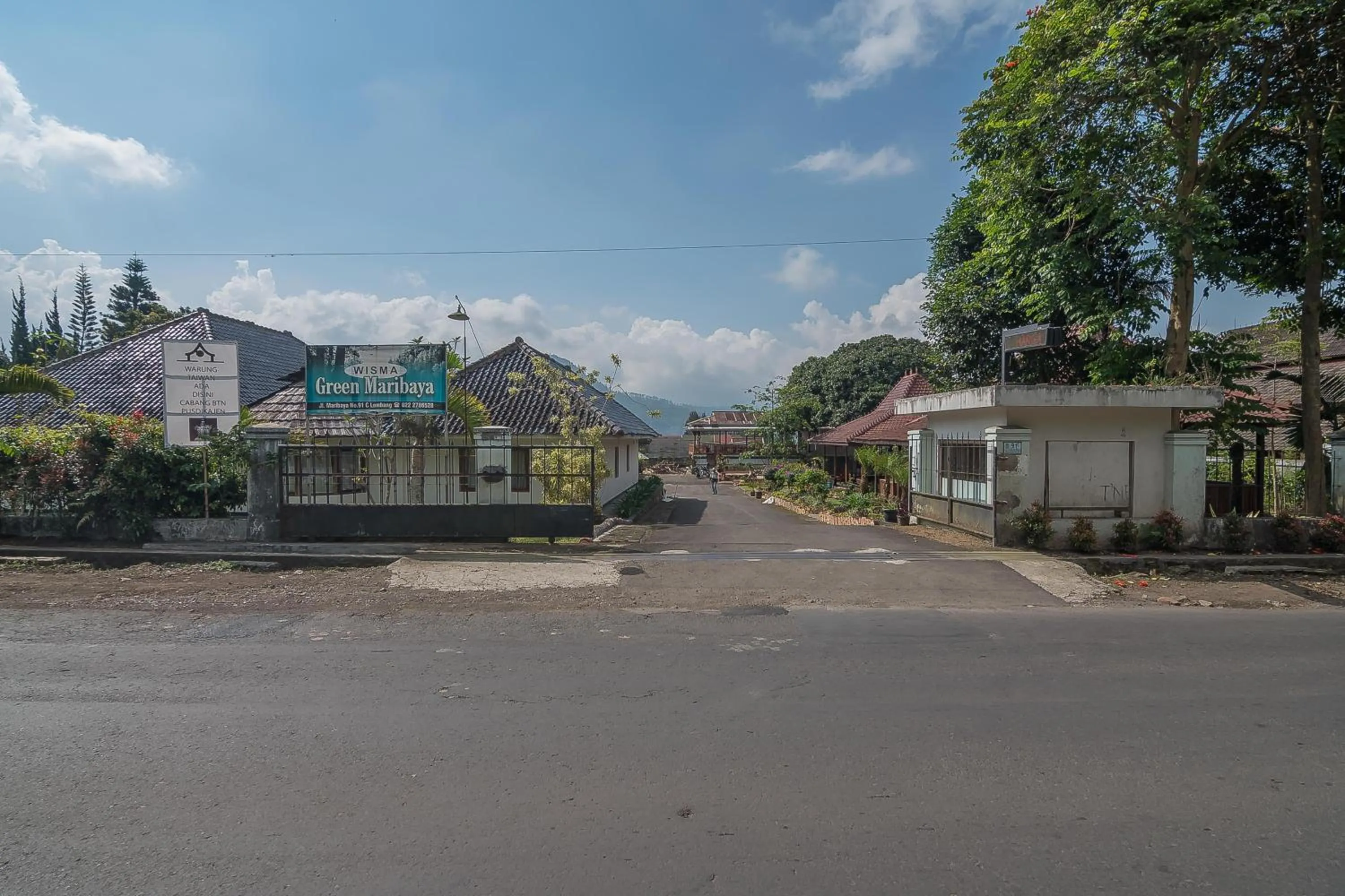 Property building in RedDoorz @ Maribaya Street 2