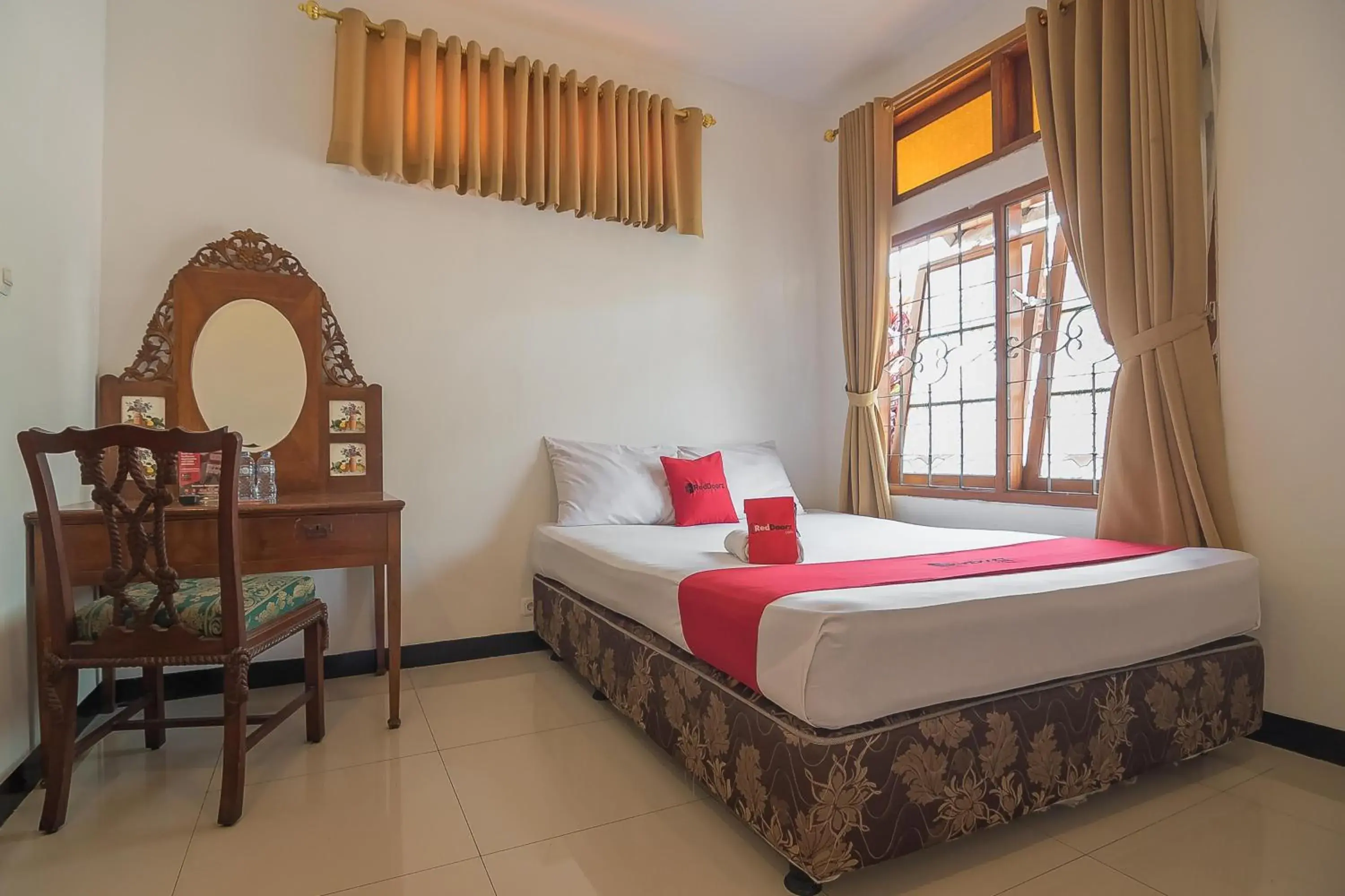 Deluxe Twin Room in RedDoorz @ Maribaya Street 2 Deluxe Twin Room in RedDoorz @ Maribaya Street 2