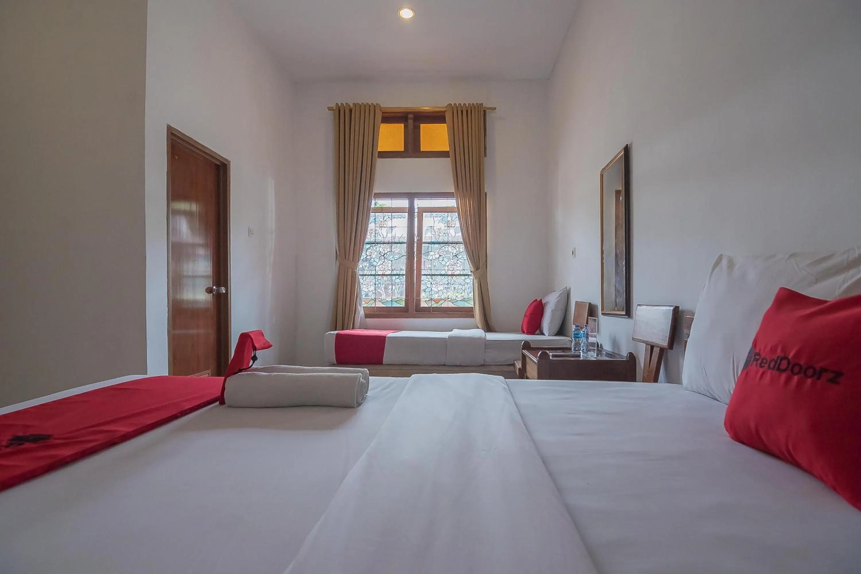 Bedroom, Bed in RedDoorz @ Maribaya Street 2