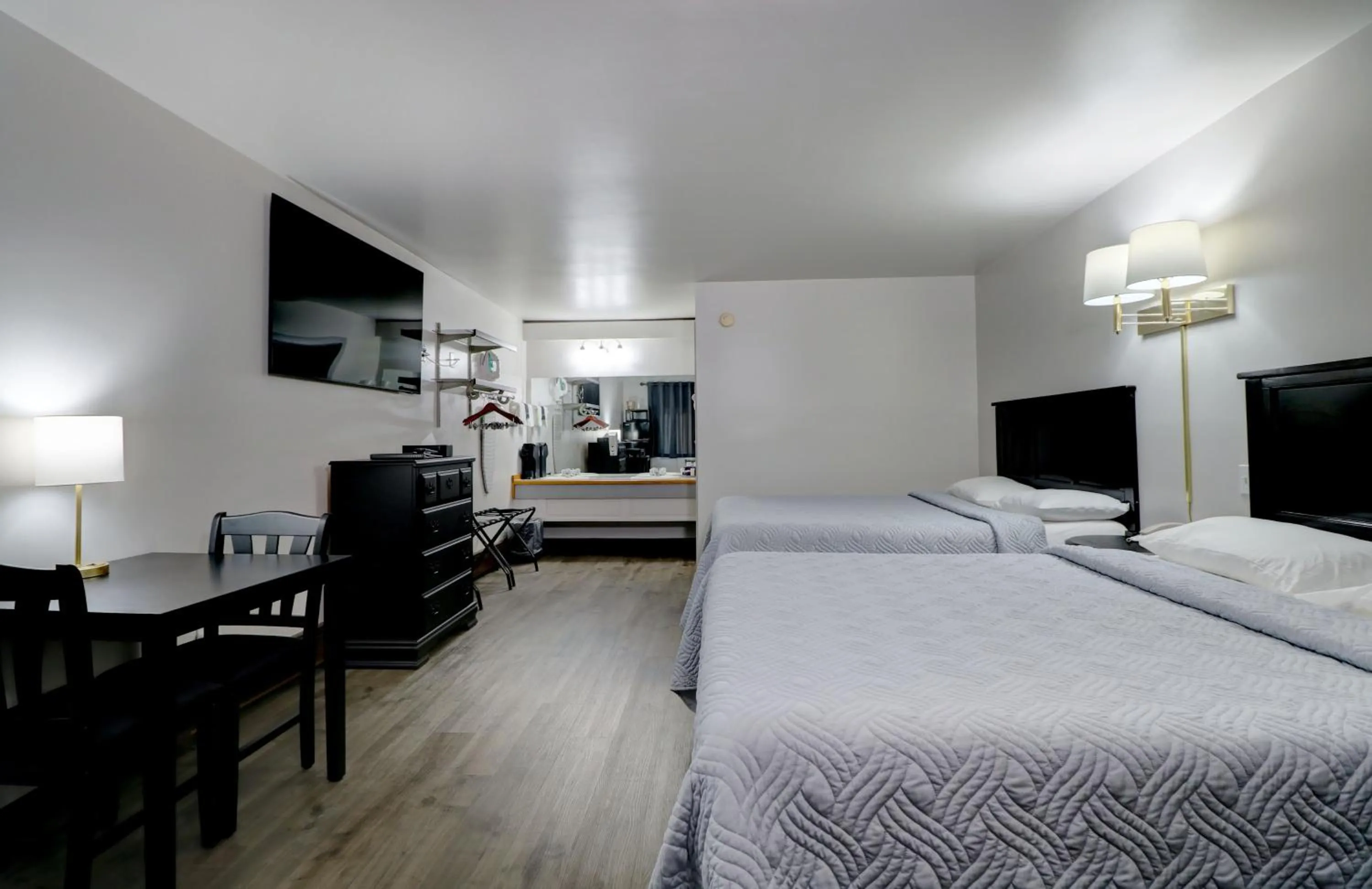 Bedroom, Bed in Canaan Motel