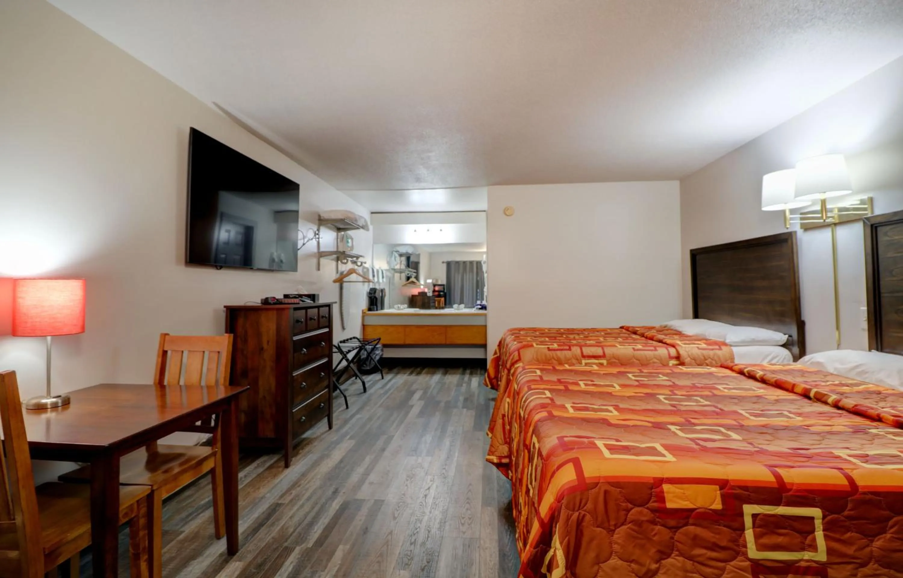 Bedroom, Bed in Canaan Motel