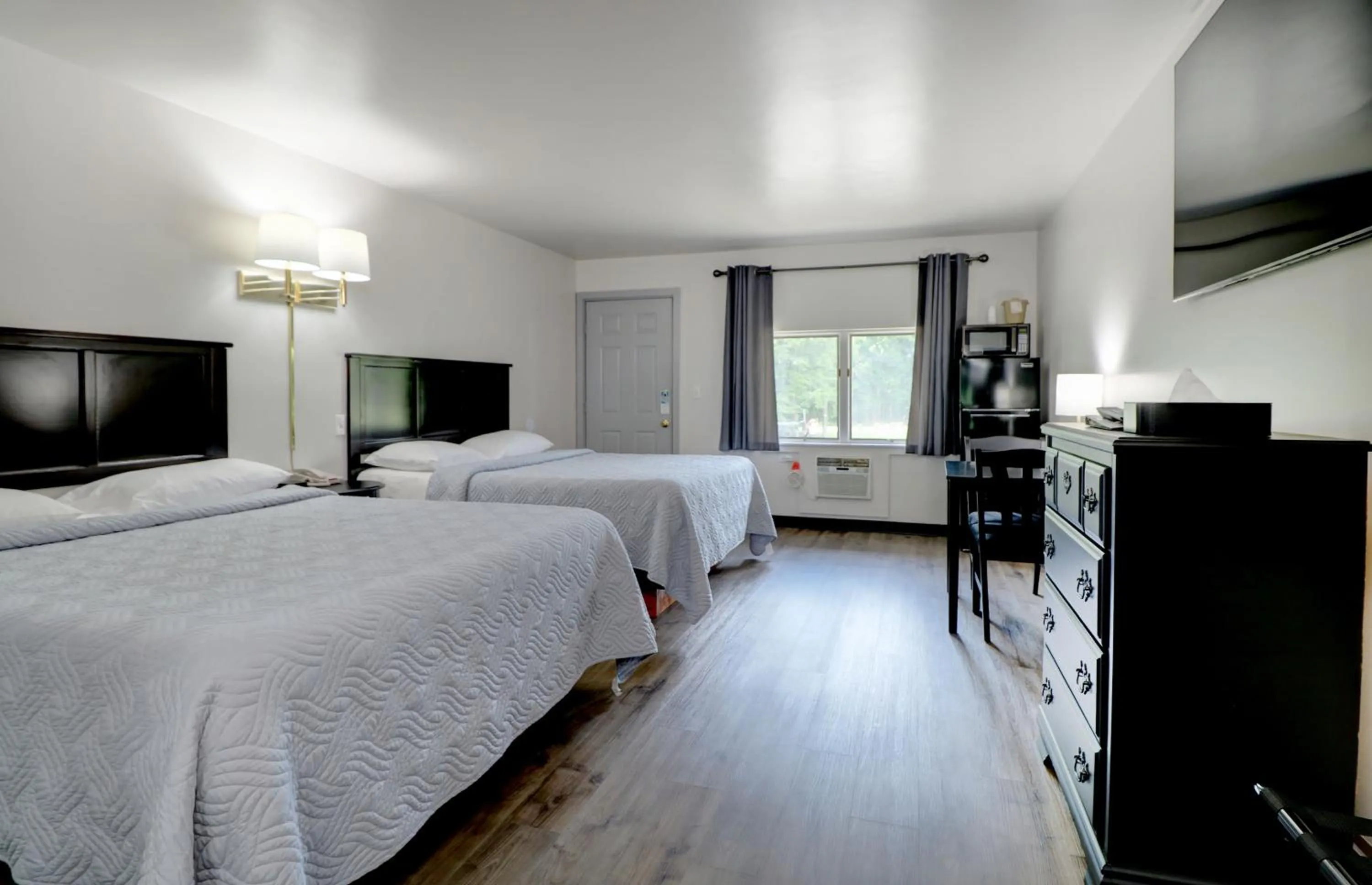 Bedroom, Bed in Canaan Motel