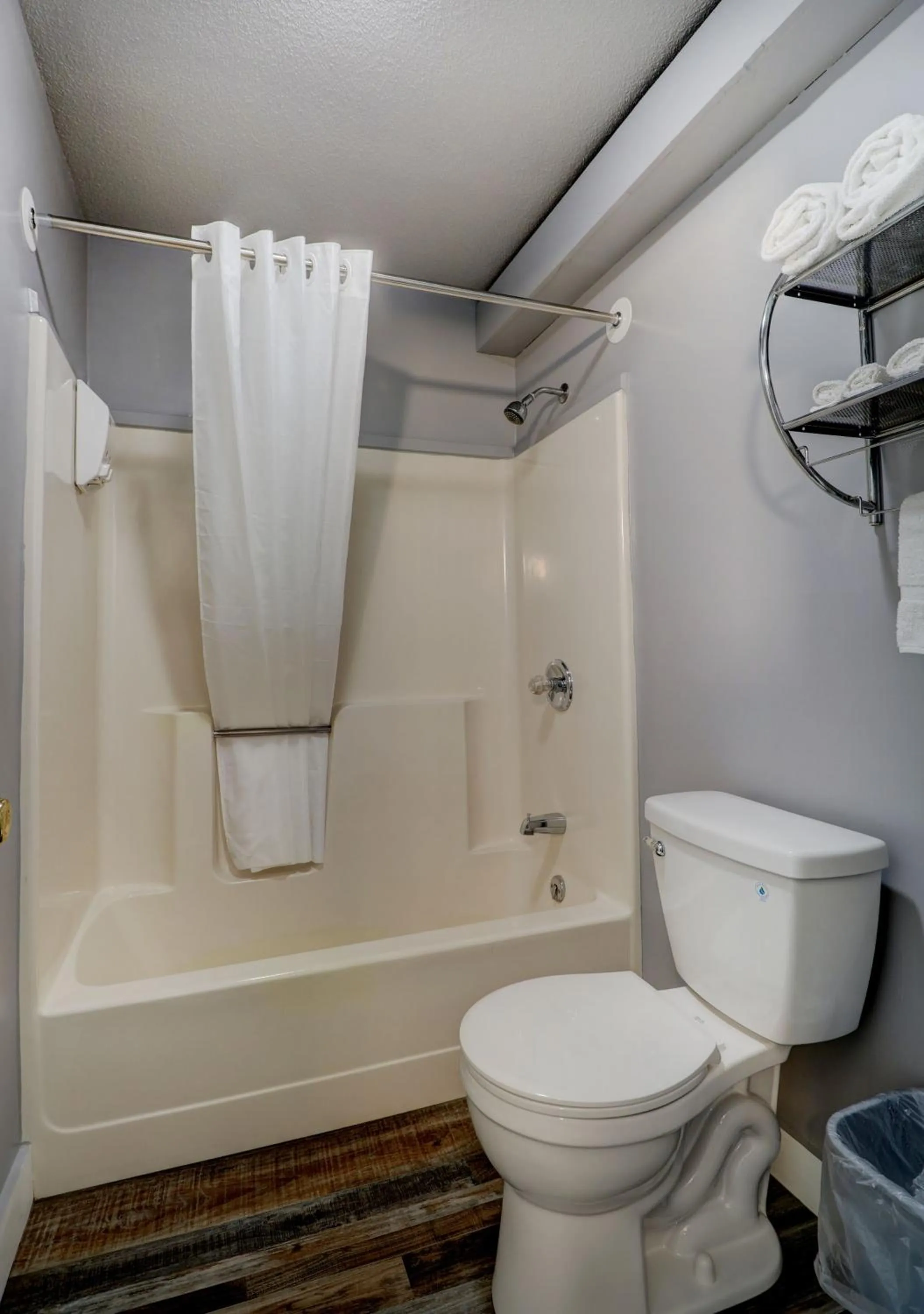 Bathroom in Canaan Motel