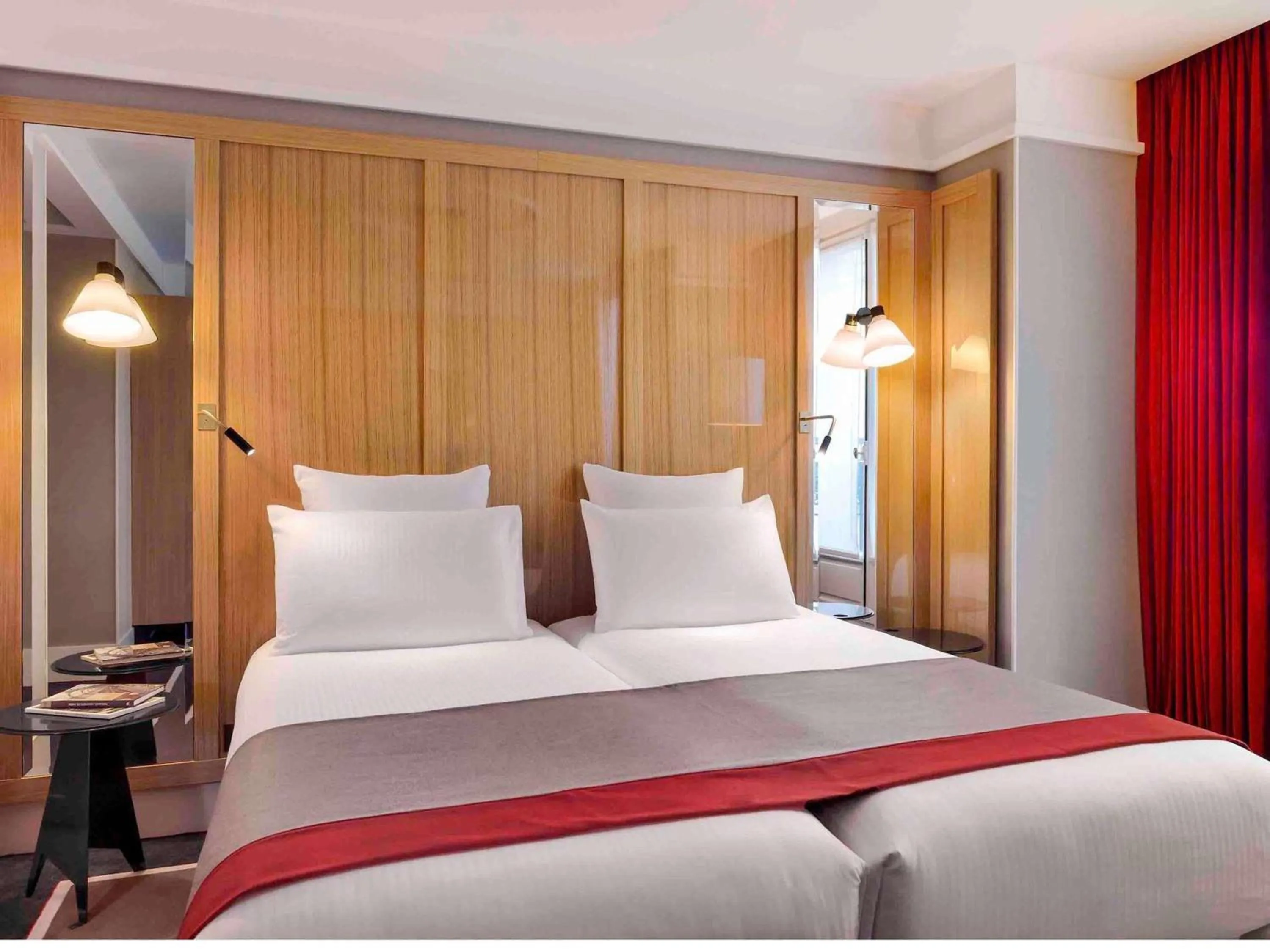 Bedroom, Bed in l'Echiquier Opéra Hotel Paris - MGallery Collection