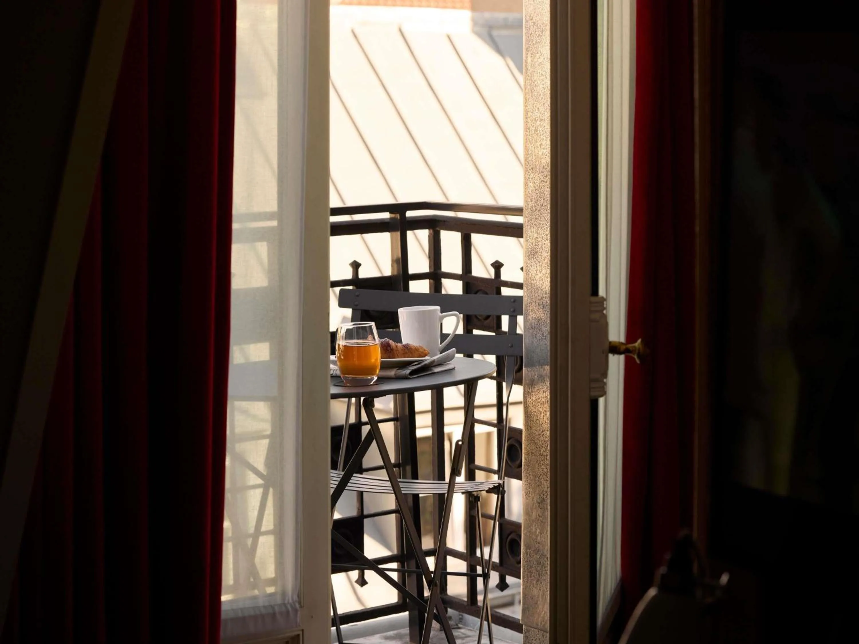 Breakfast in l'Echiquier Opéra Hotel Paris - MGallery Collection