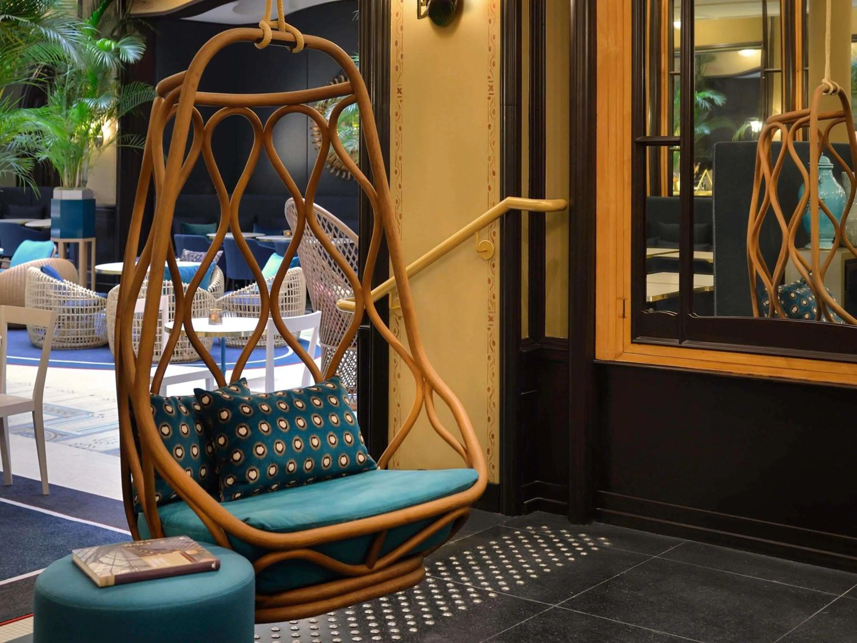 Restaurant/places to eat in l'Echiquier Opéra Hotel Paris - MGallery Collection