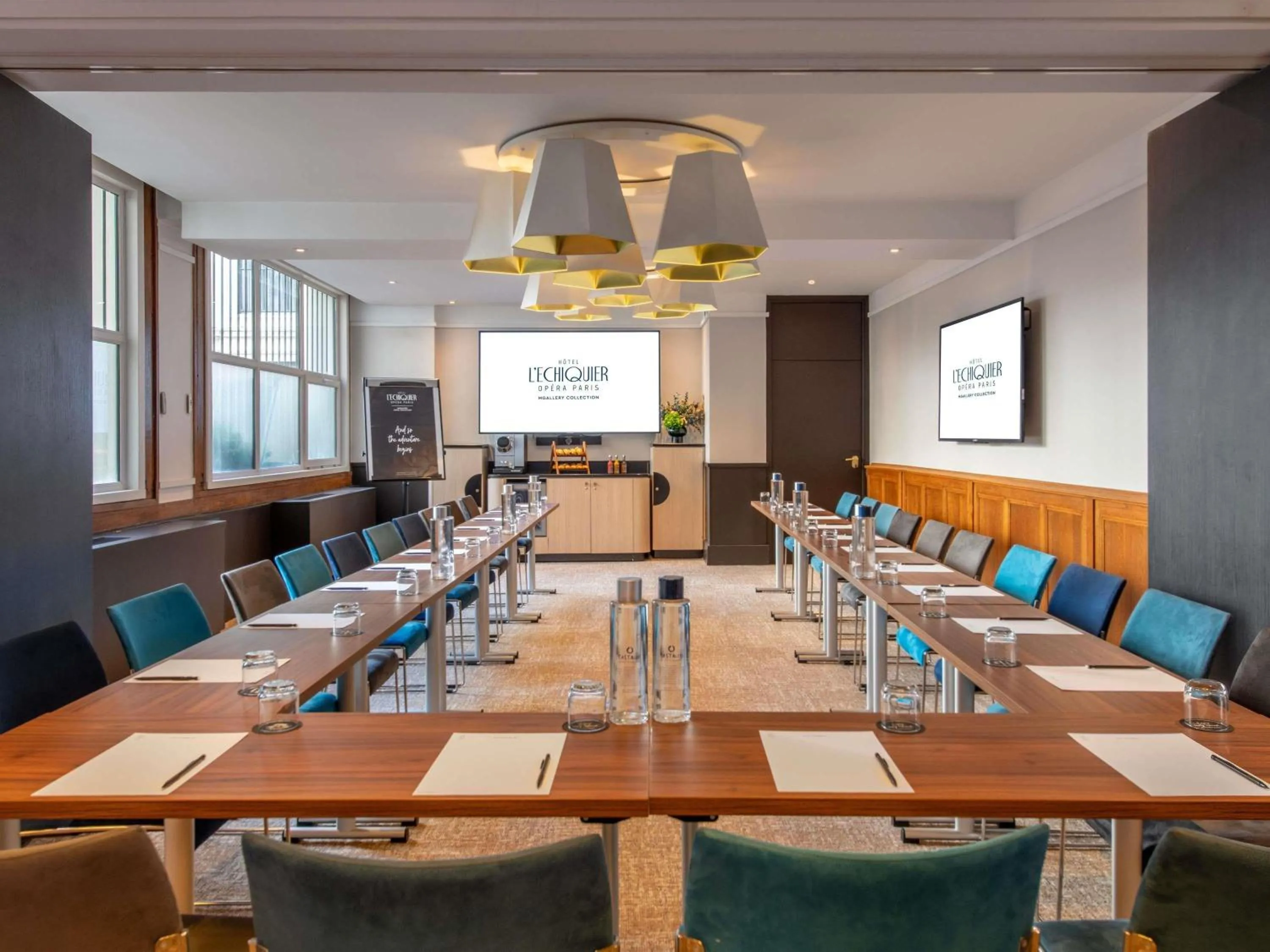 Meeting/conference room in l'Echiquier Opéra Hotel Paris - MGallery Collection