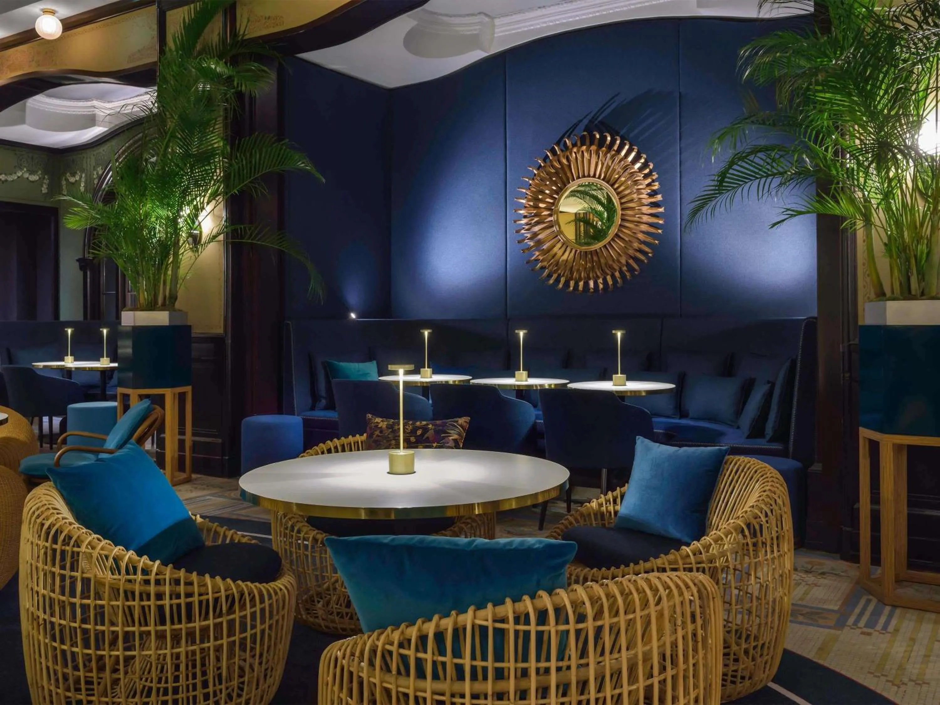 Lounge or bar in l'Echiquier Opéra Hotel Paris - MGallery Collection