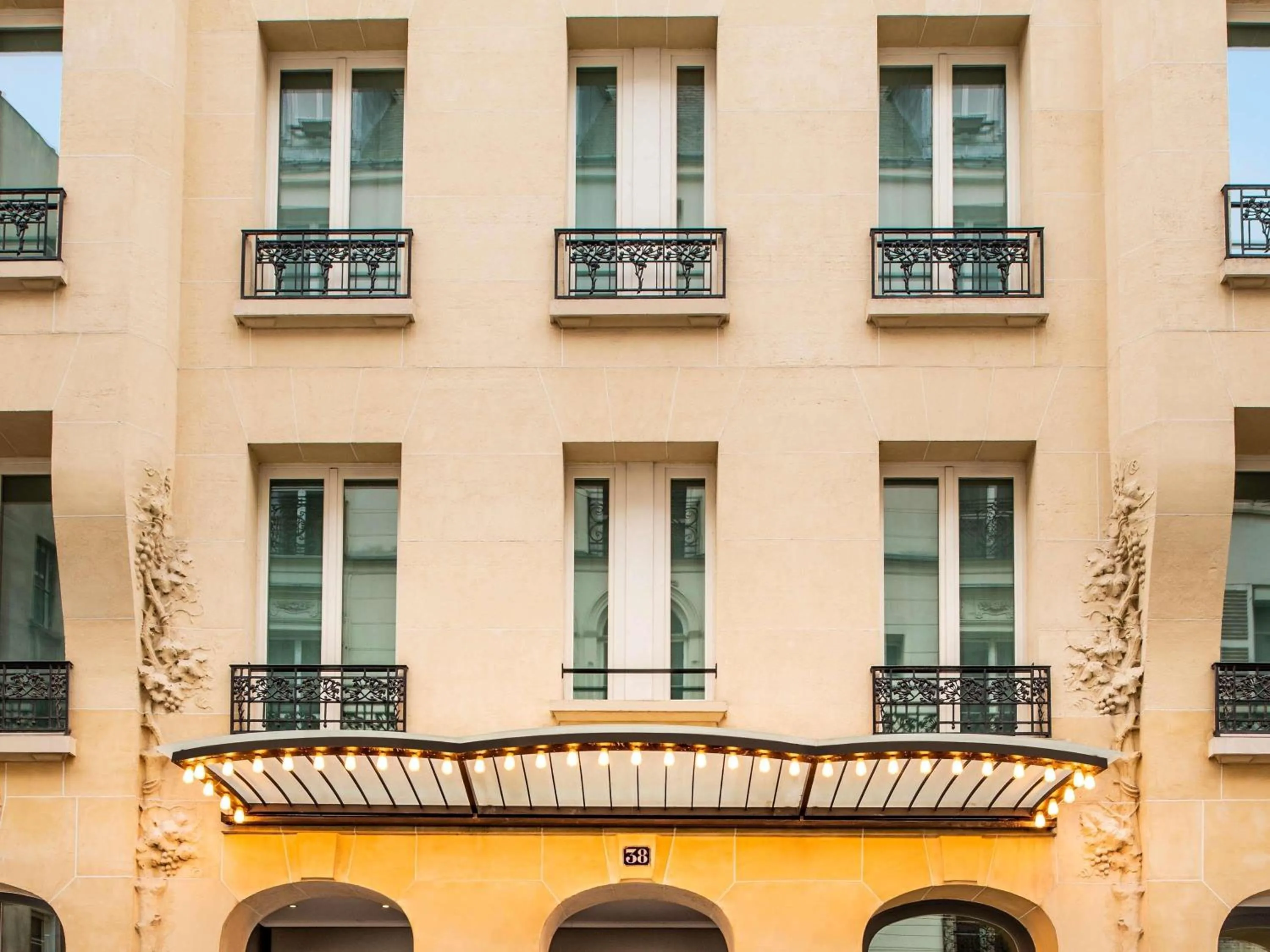 Property building in l'Echiquier Opéra Hotel Paris - MGallery Collection