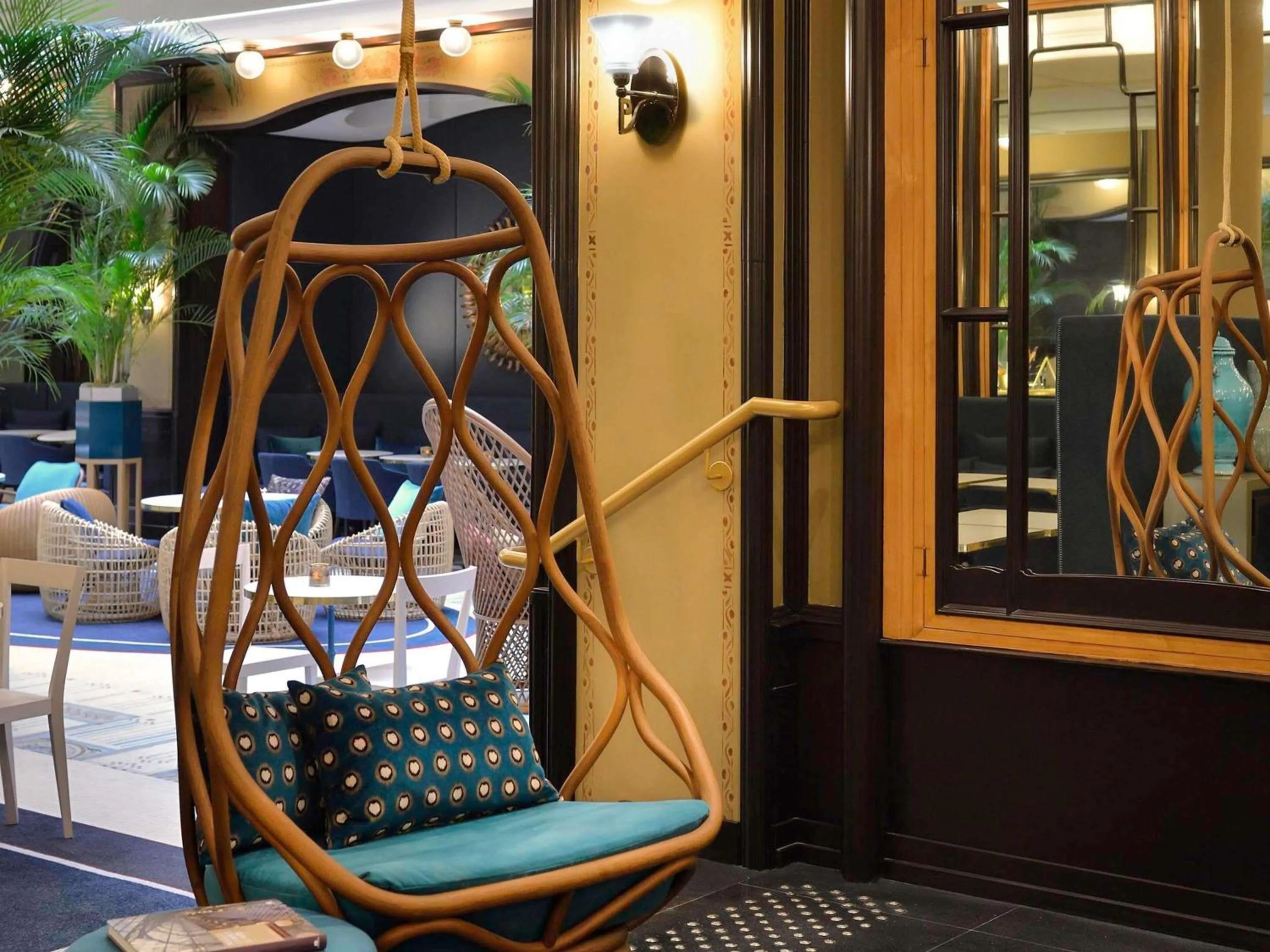 Lounge or bar in l'Echiquier Opéra Hotel Paris - MGallery Collection