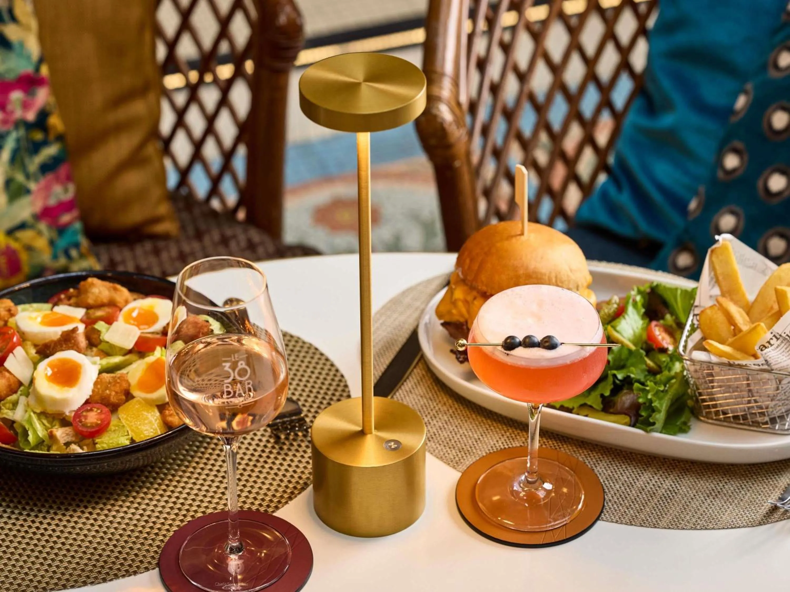 Restaurant/places to eat in l'Echiquier Opéra Hotel Paris - MGallery Collection