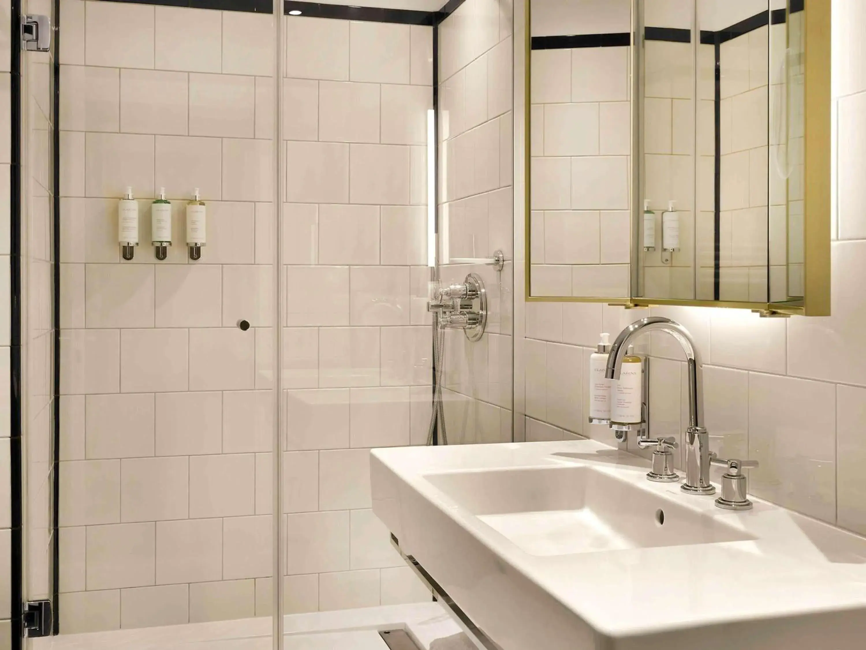 Superior Room - 2 Single Beds in l'Echiquier Opéra Hotel Paris - MGallery Collection Superior Room - 2 Single Beds in l'Echiquier Opéra Hotel Paris - MGallery Collection