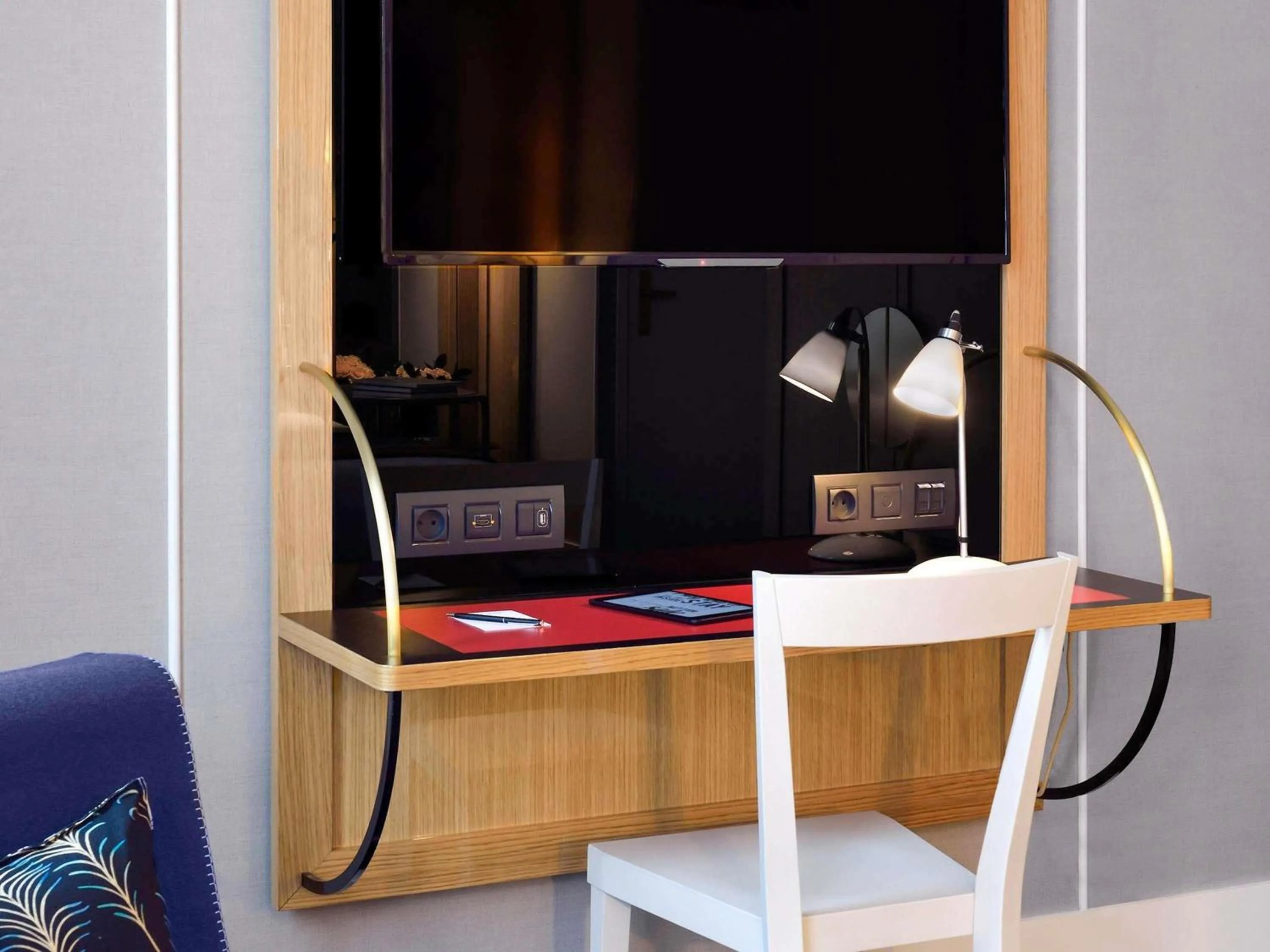 Bedroom in l'Echiquier Opéra Hotel Paris - MGallery Collection