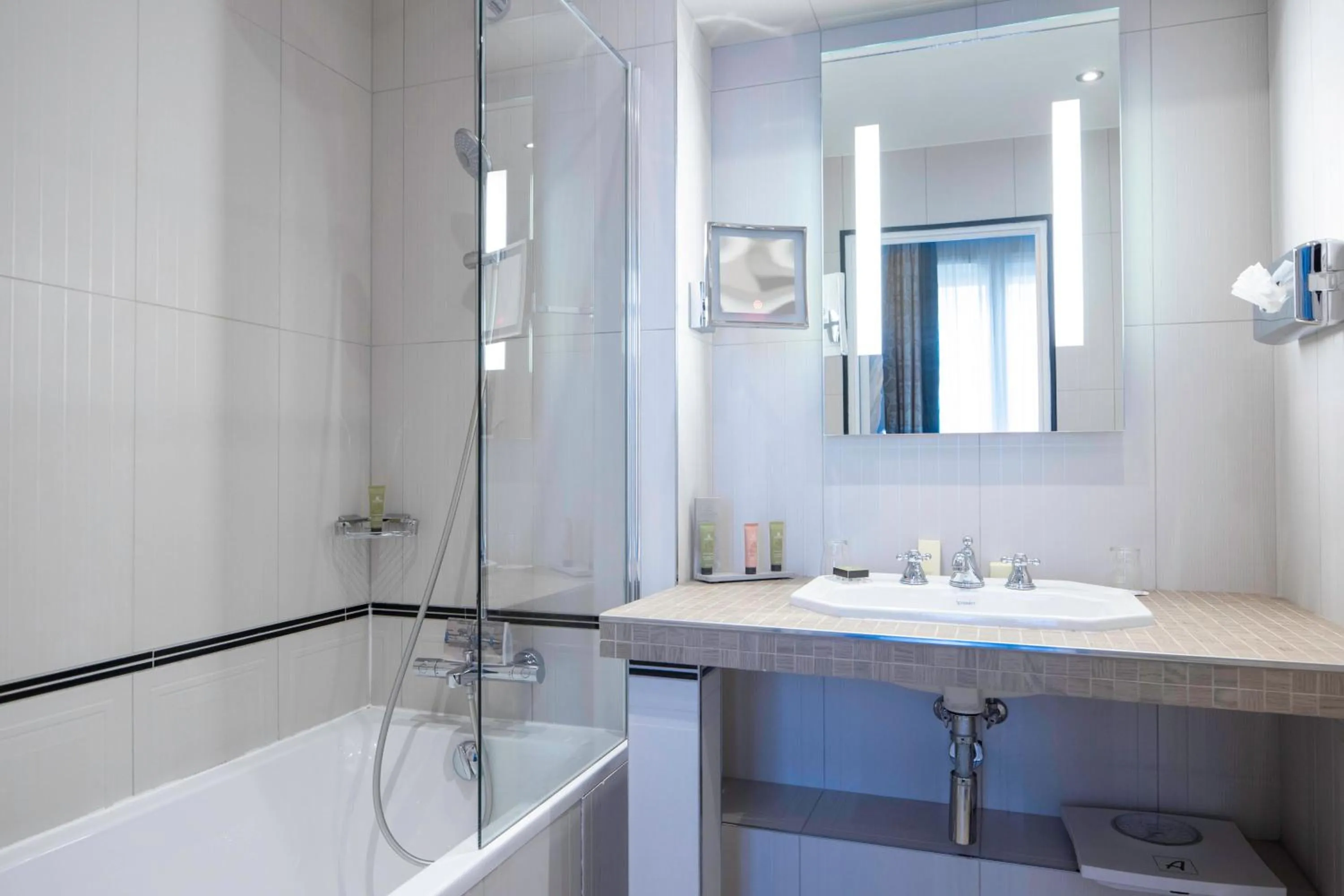 Bathroom in Bradford Elysées - Astotel