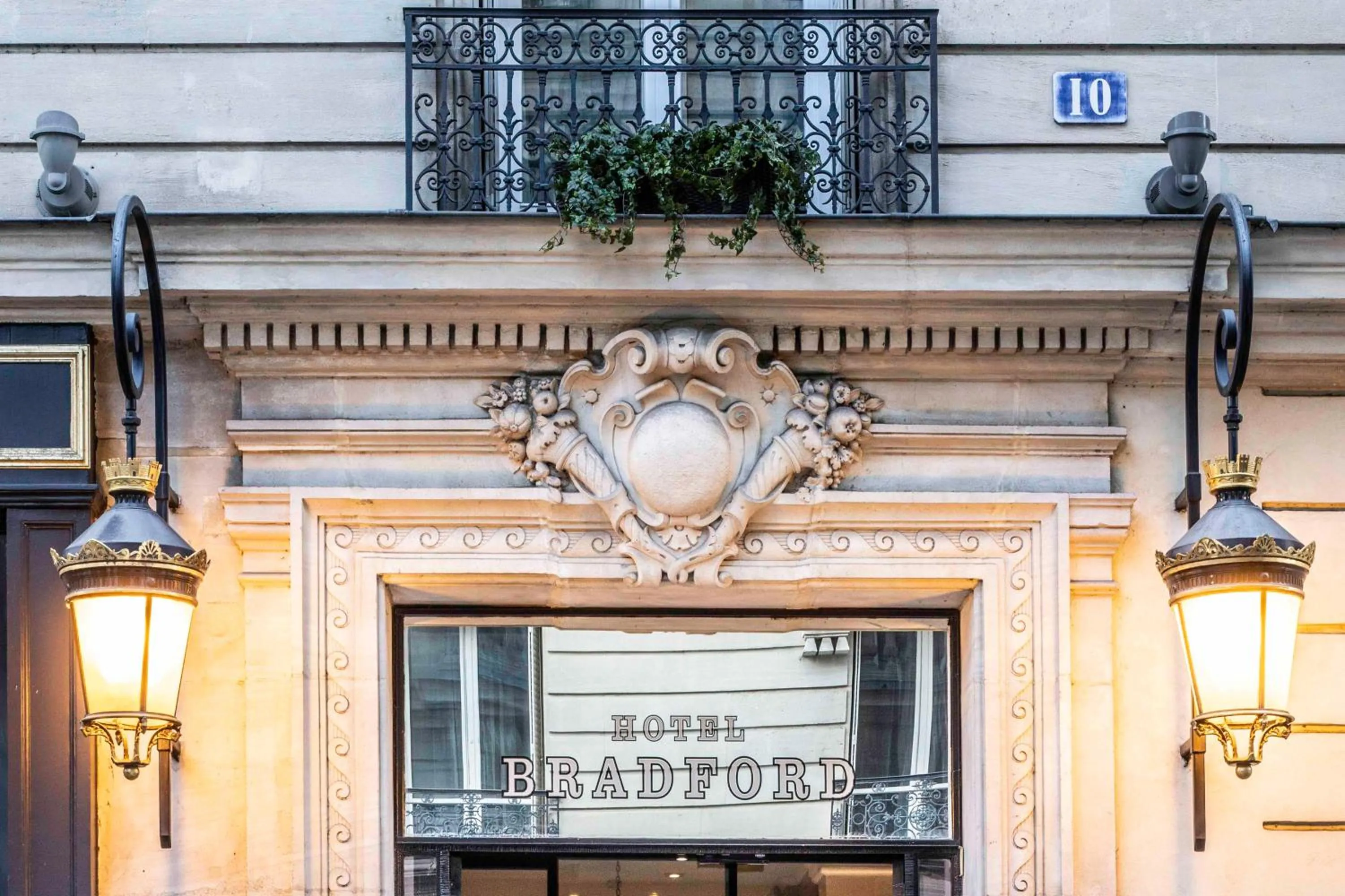 Facade/entrance in Bradford Elysées - Astotel