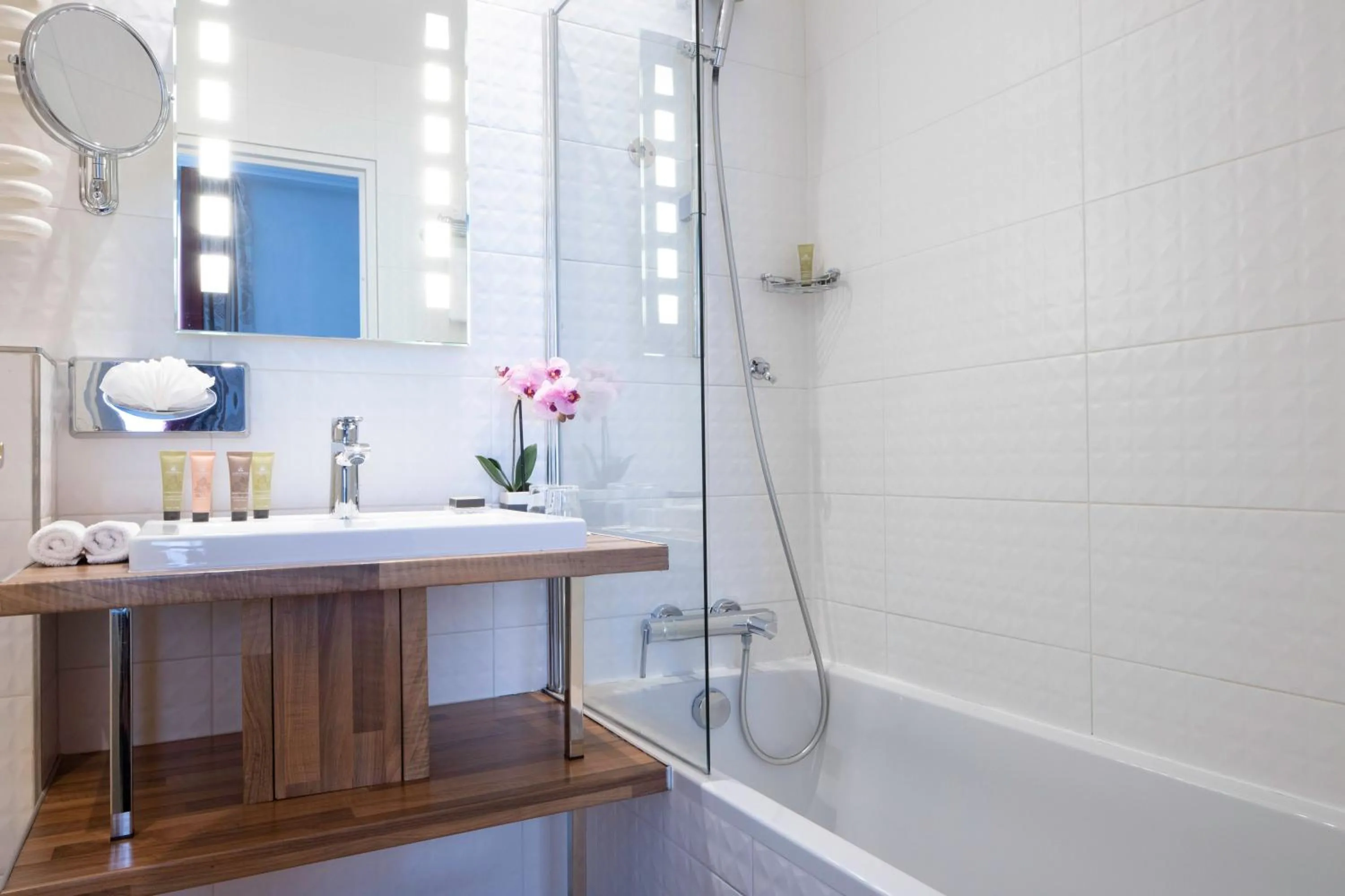 Area and facilities in Bradford Elysées - Astotel