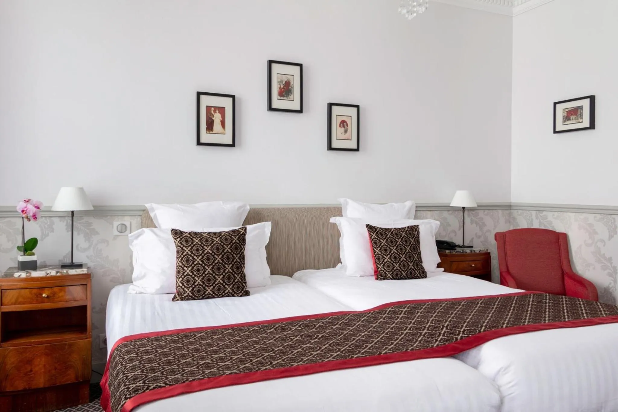 Photo of the whole room, Bed in Bradford Elysées - Astotel