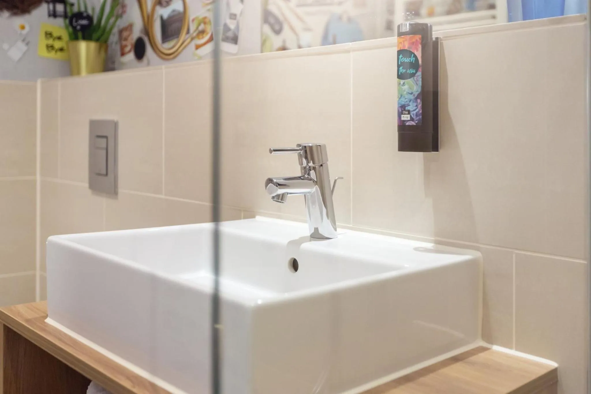 Bathroom in Holiday Inn - the niu, Flux Passau by IHG