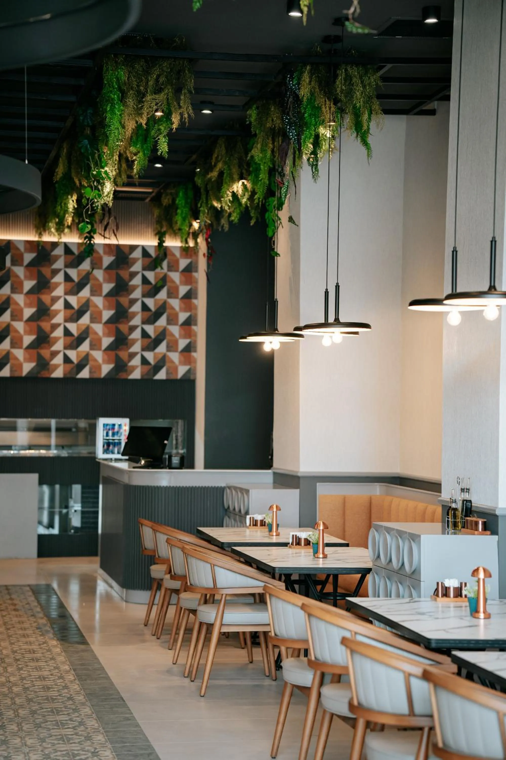 Restaurant/places to eat in Empula Hotel & Residences