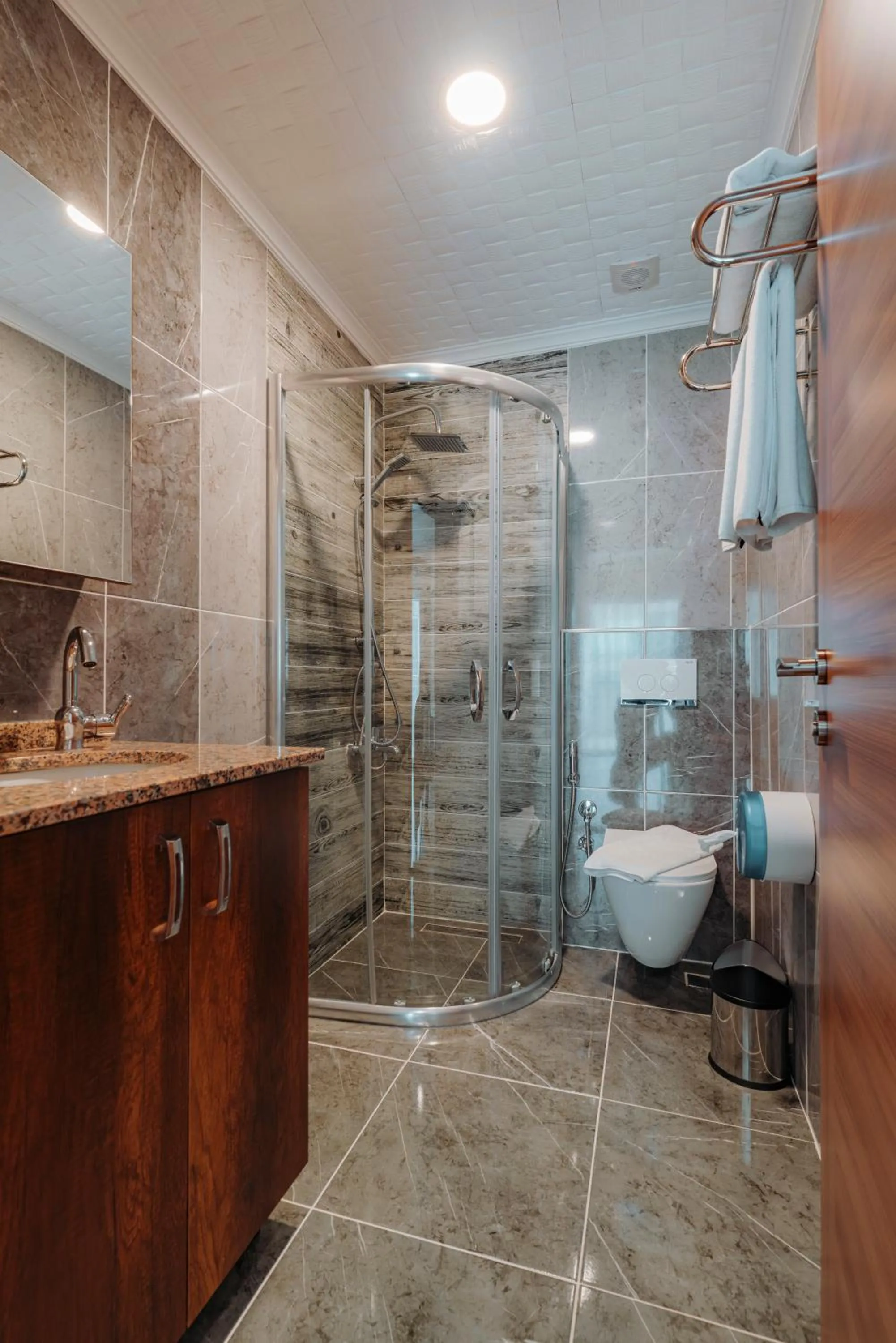 Empula Hotel & Residences