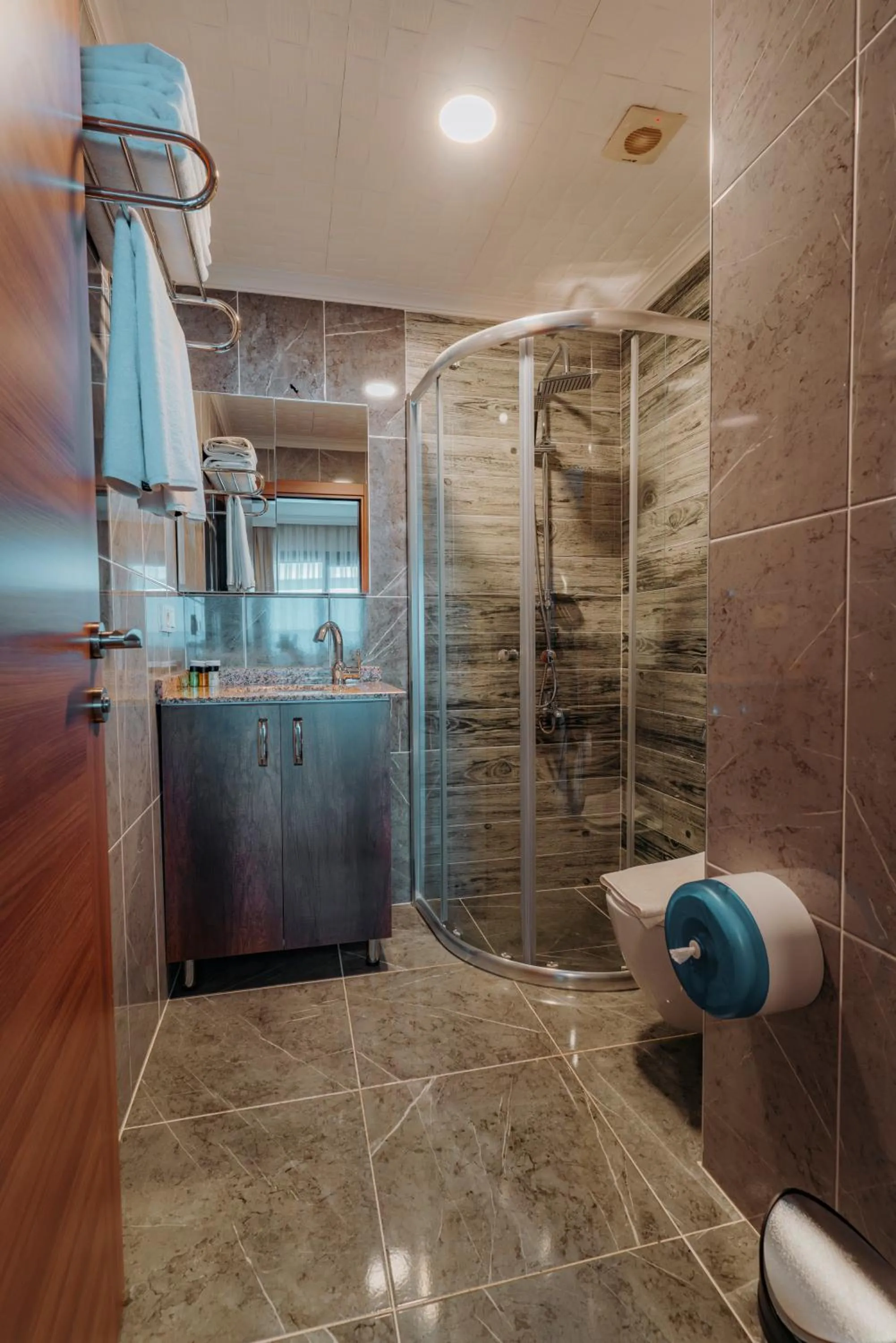 Empula Hotel & Residences