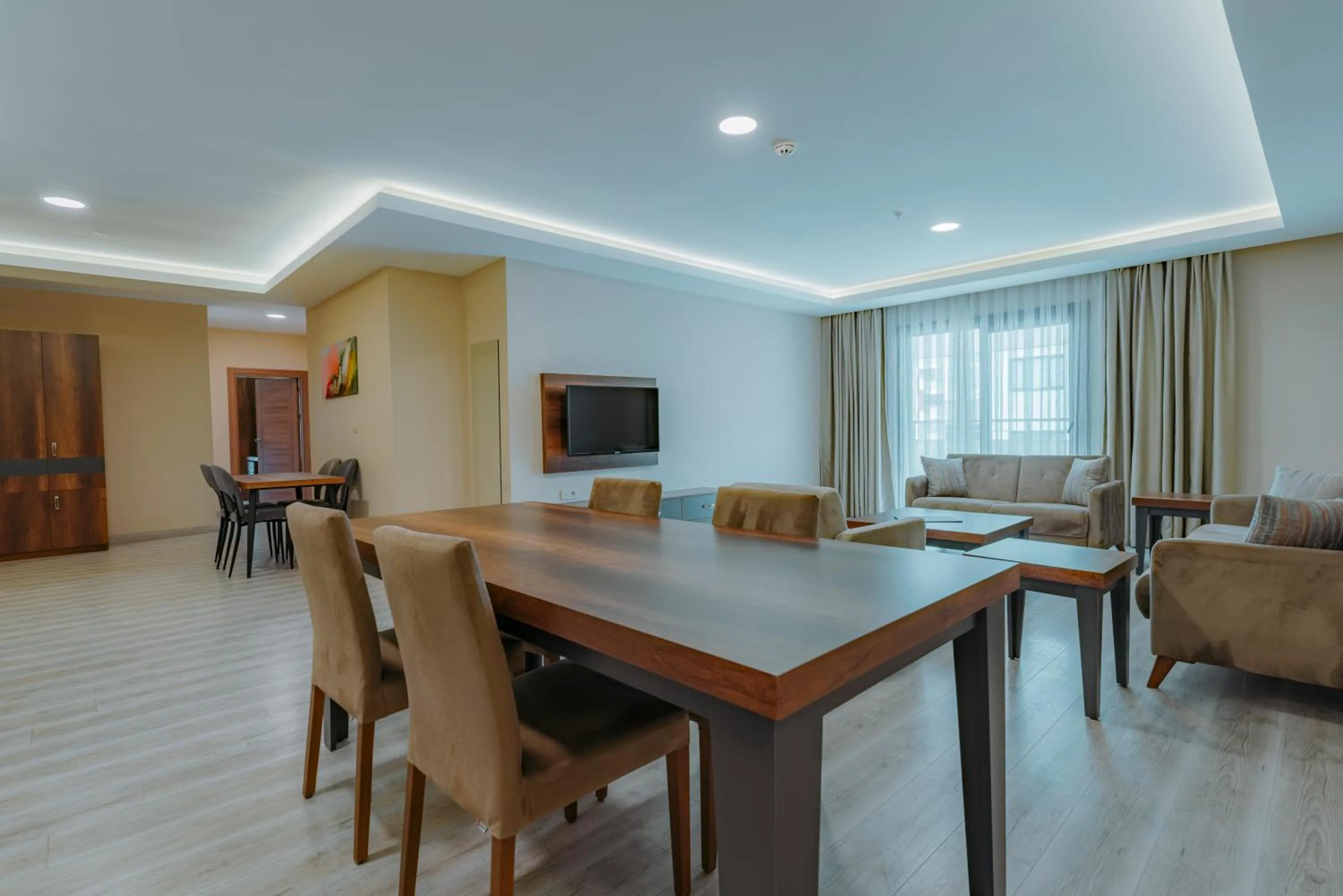 Empula Hotel & Residences