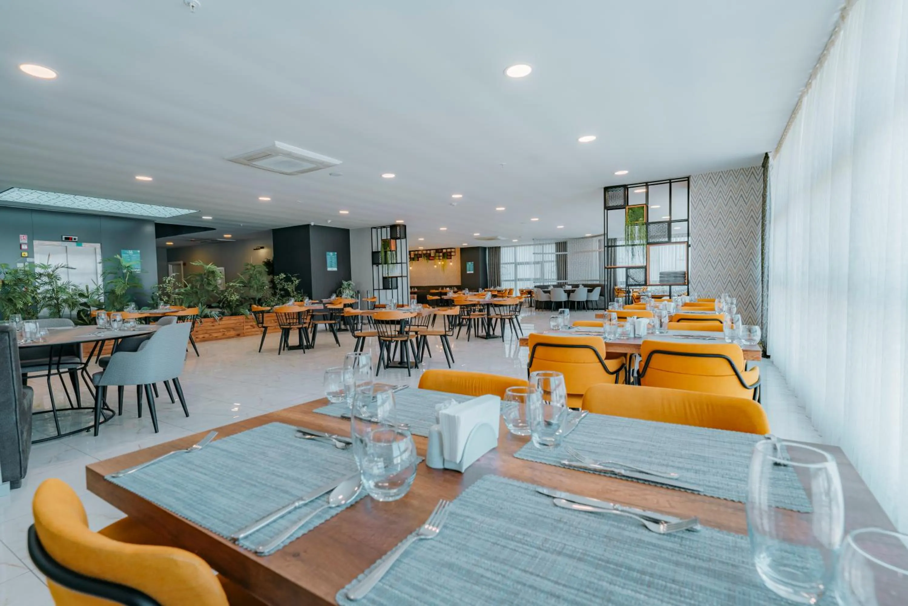 Restaurant/places to eat in Empula Hotel & Residences