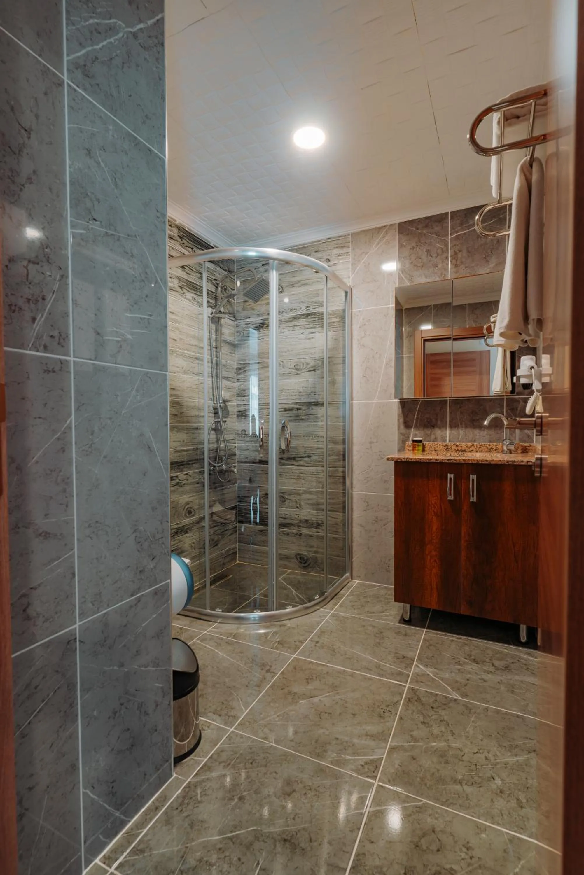 Empula Hotel & Residences