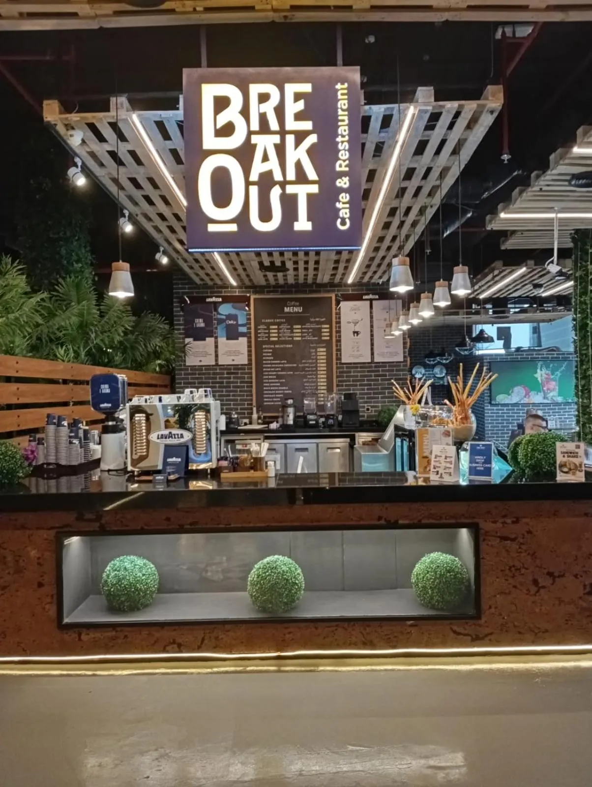 Restaurant/places to eat in Park Regis Business Bay