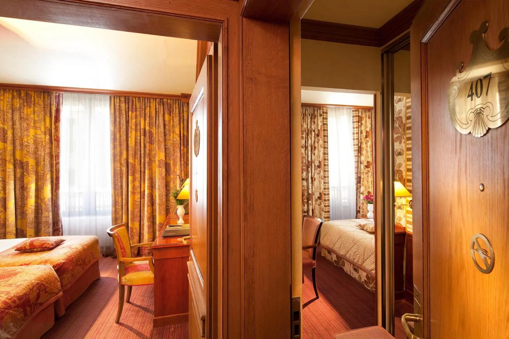 Living room, Bed in Hôtel Horset Opéra, Best Western Premier Collection