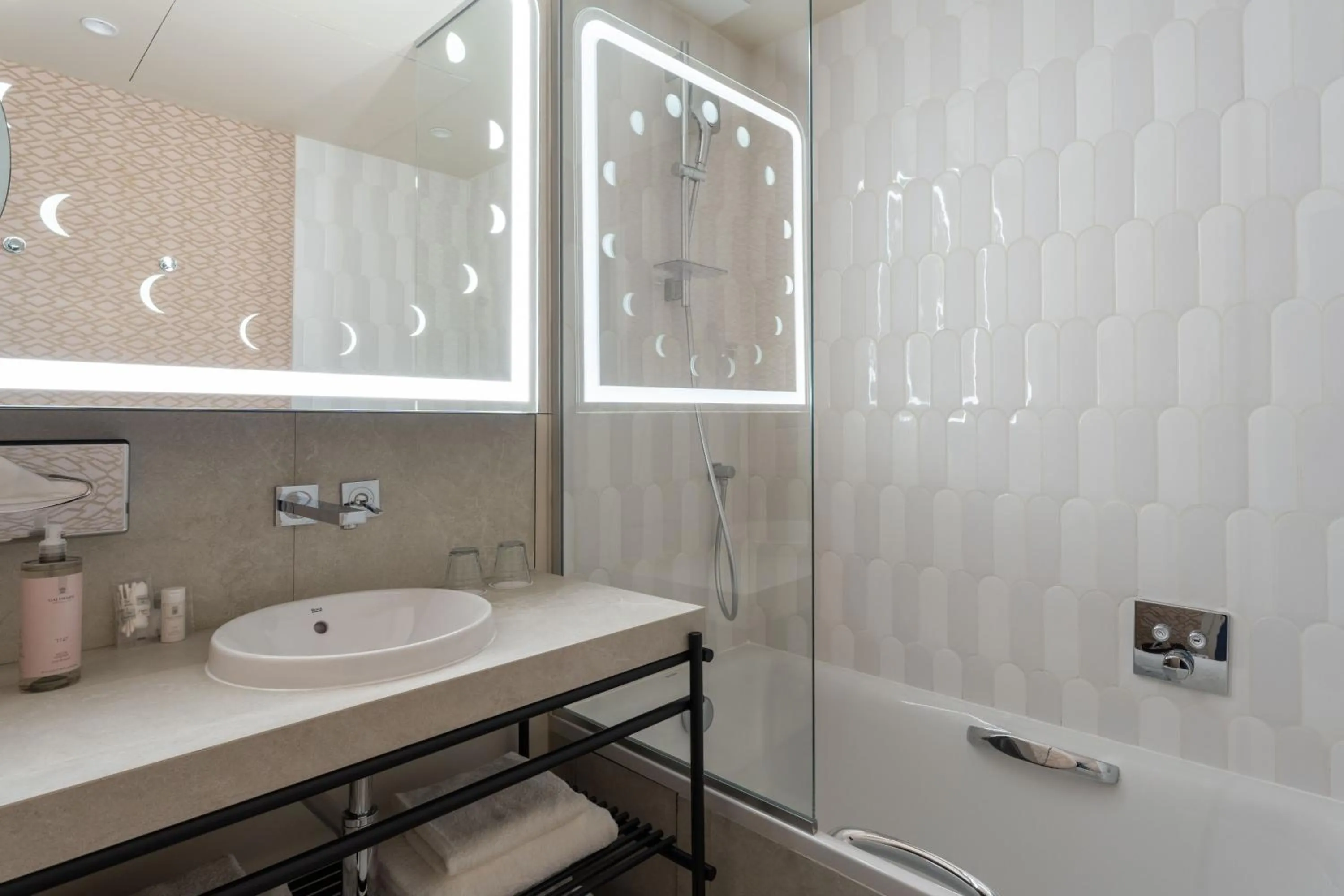 Bathroom in Hotel Astra Opera - Astotel