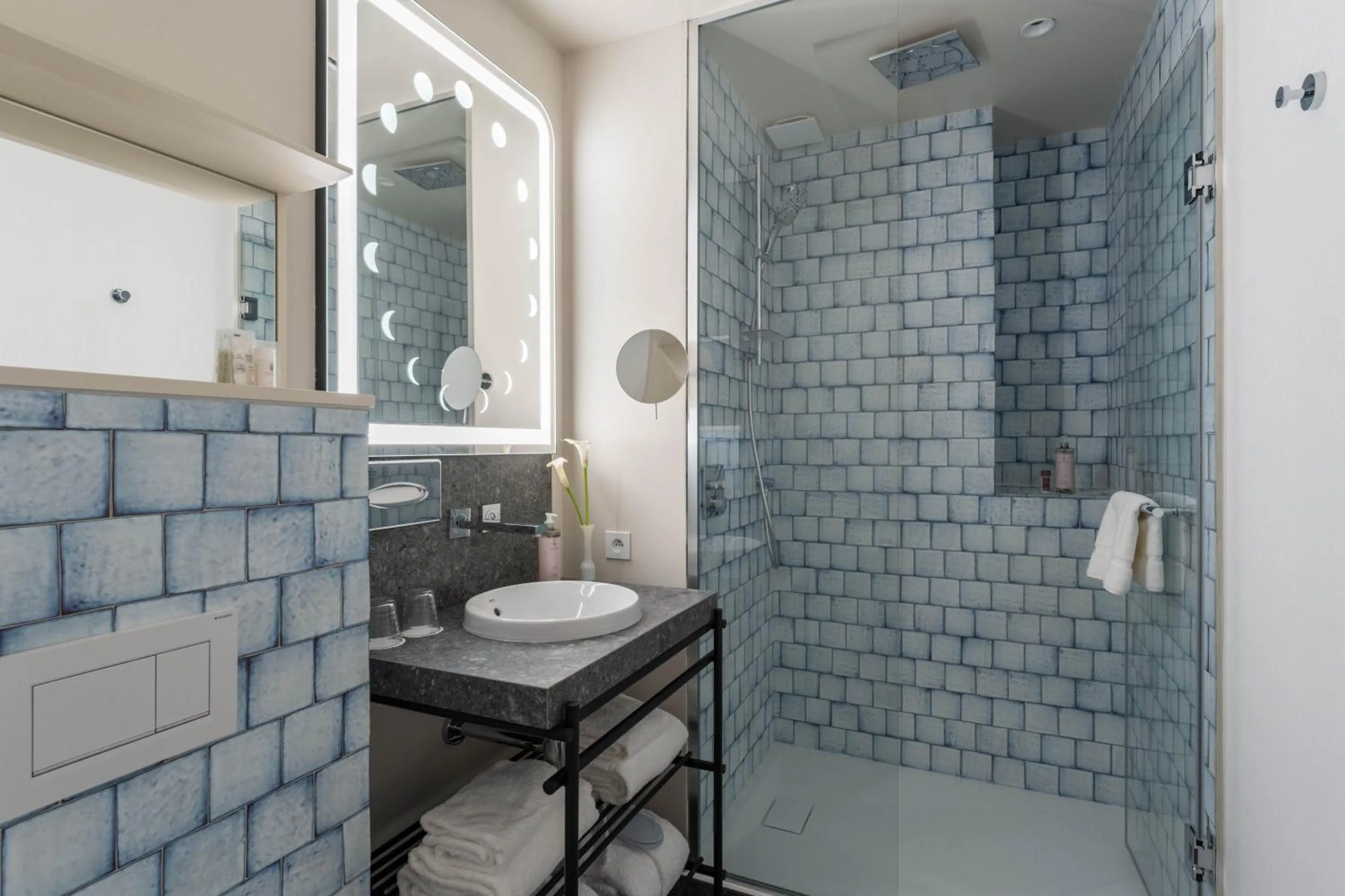 Bathroom in Hotel Astra Opera - Astotel