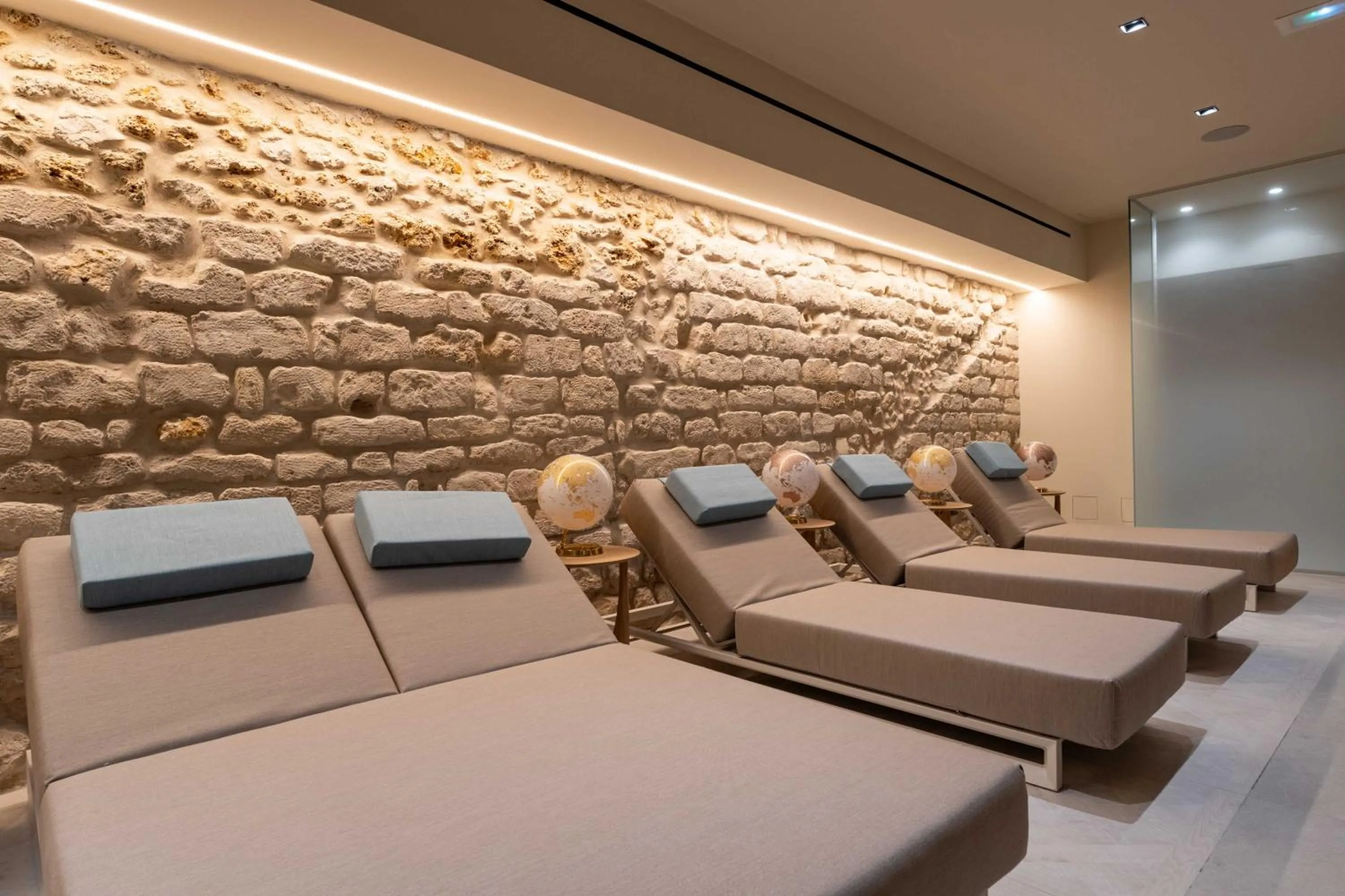 Swimming pool in Hotel Astra Opera - Astotel