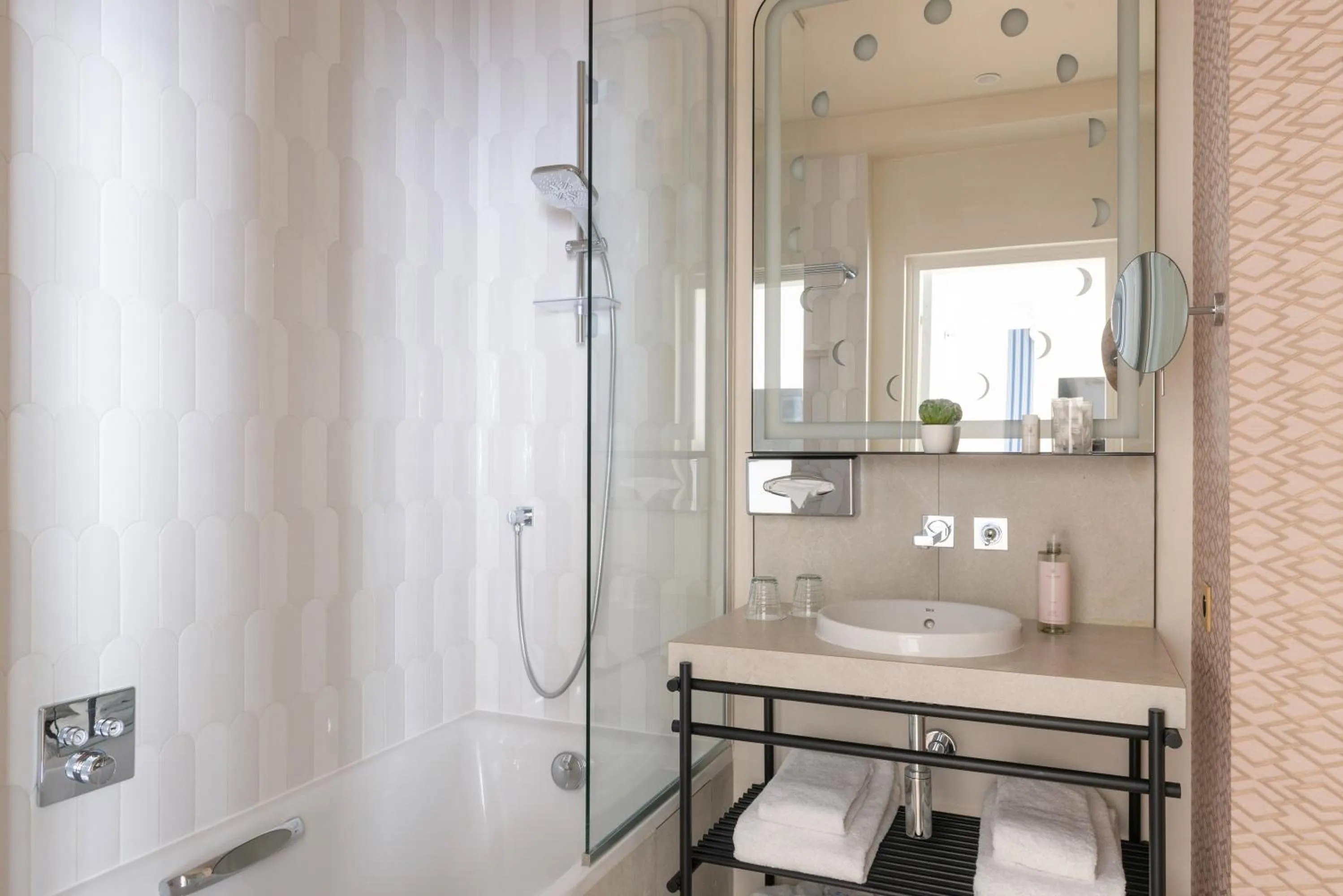 Bathroom in Hotel Astra Opera - Astotel