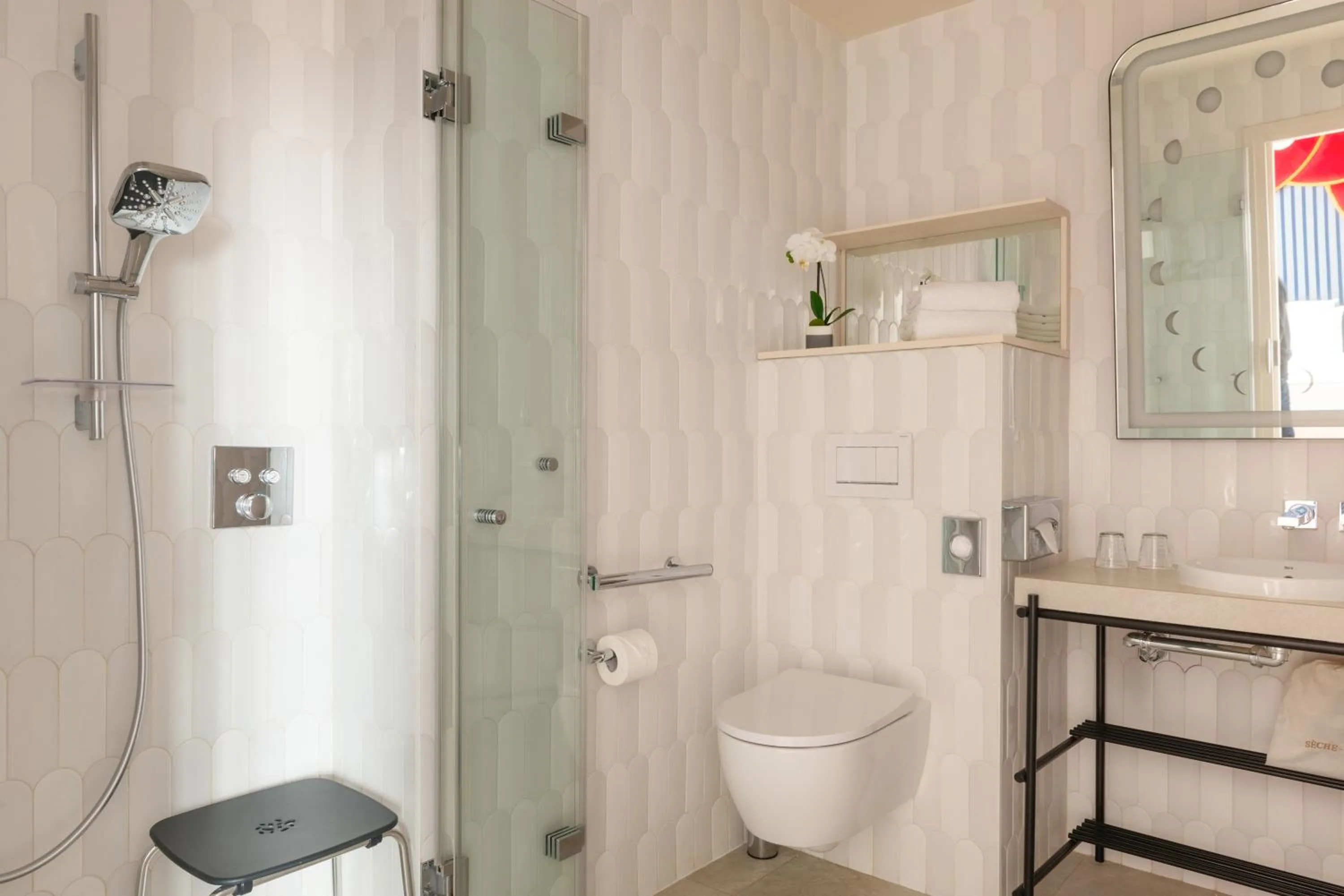 Shower in Hotel Astra Opera - Astotel