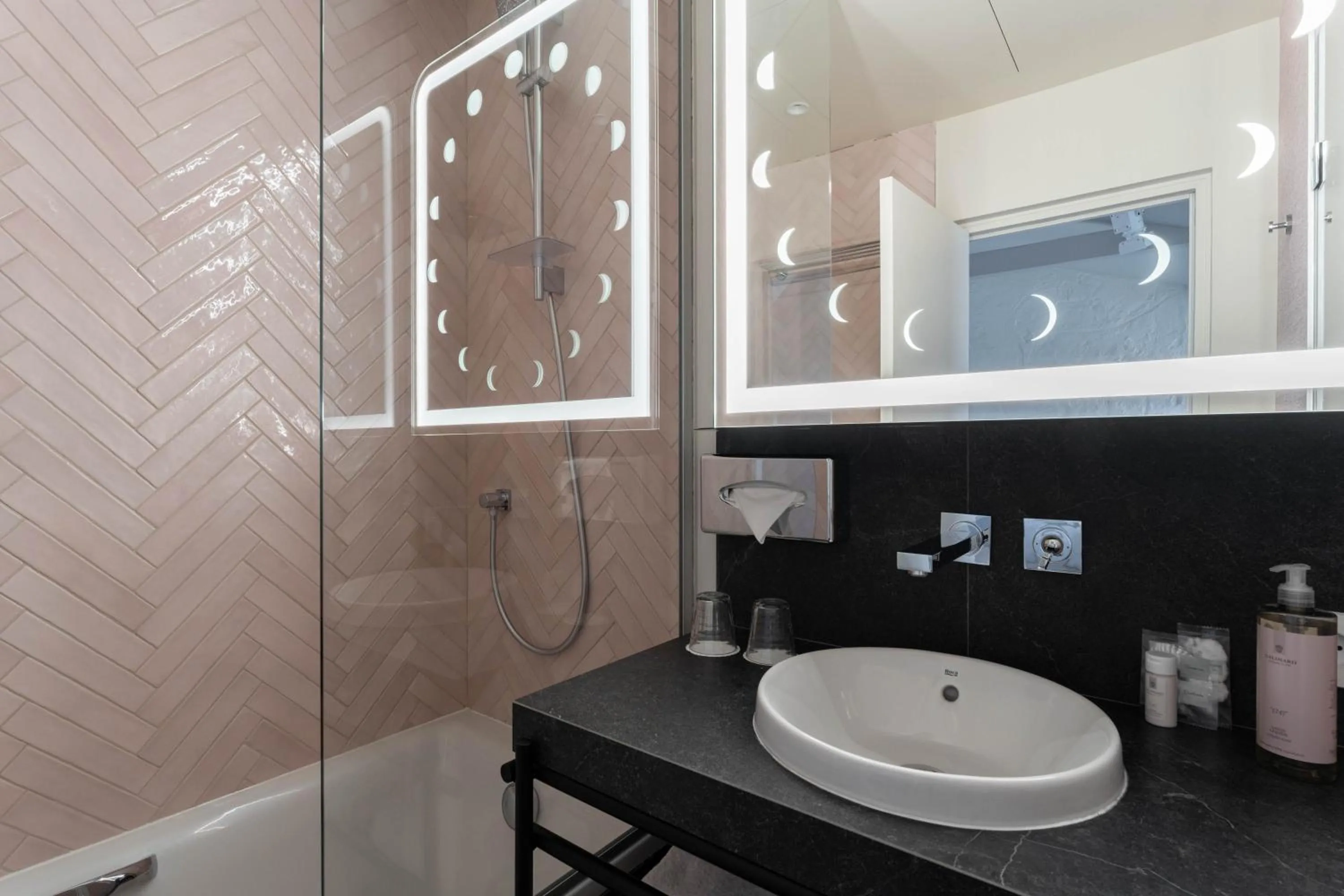 Bathroom in Hotel Astra Opera - Astotel