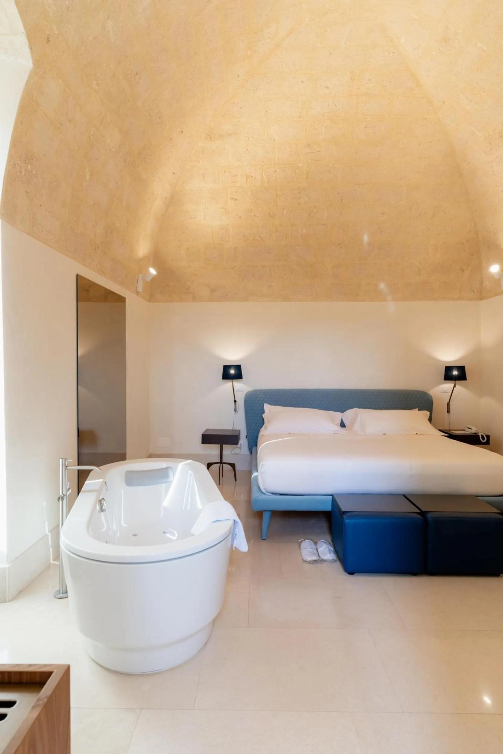 Hot Tub, Bed in BV Quarry Matera