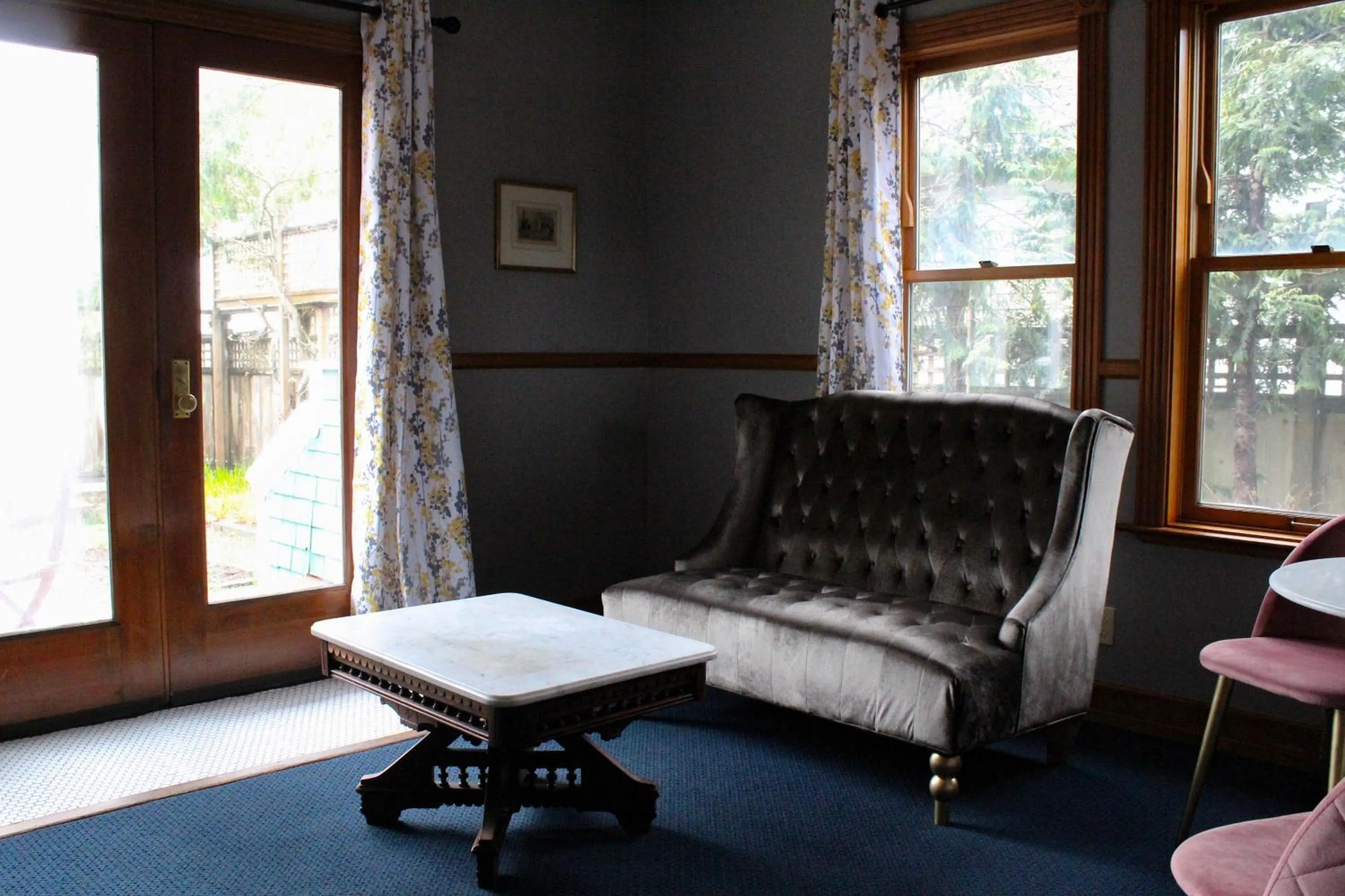 Seating area in Shelburne Hotel