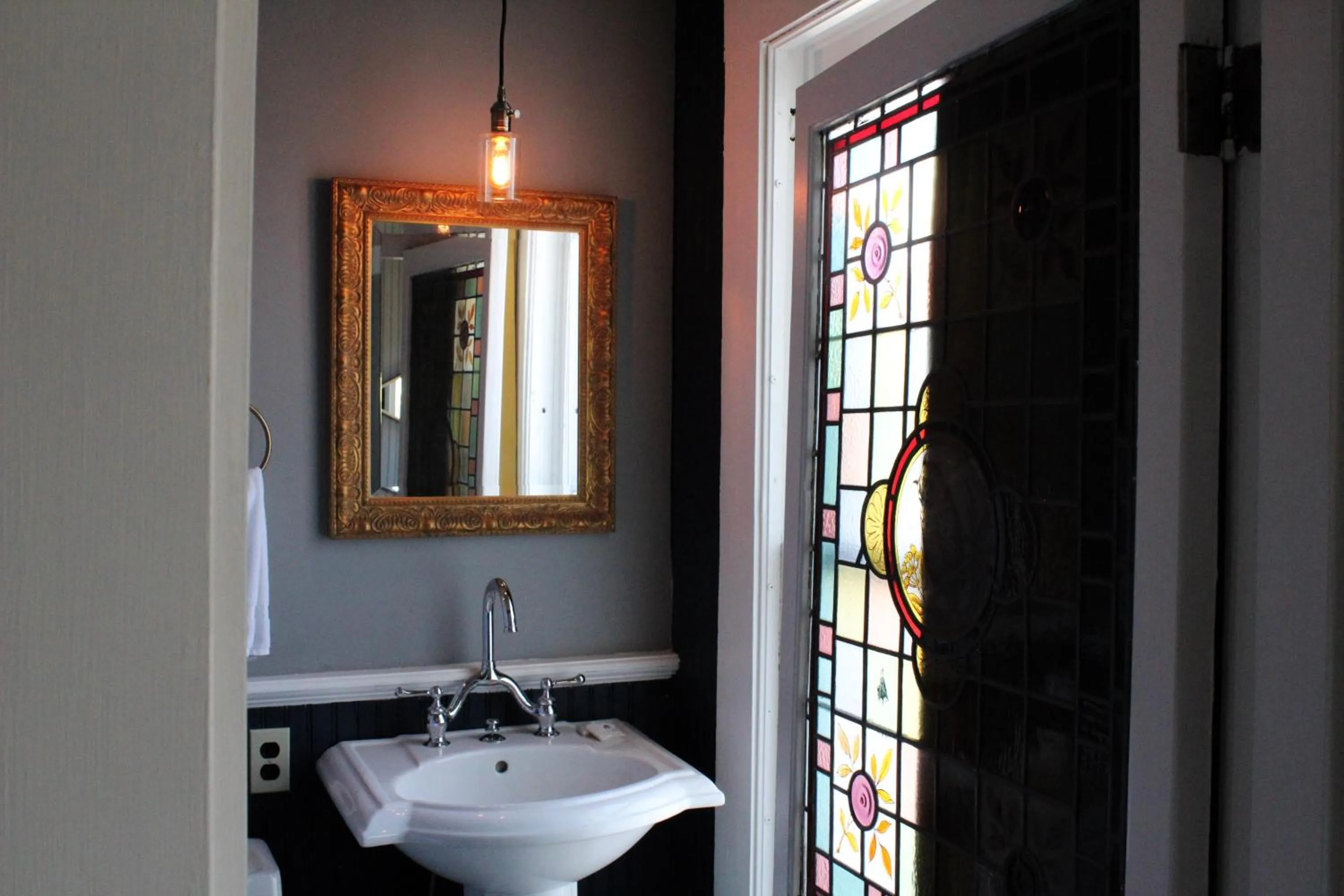 Bathroom in Shelburne Hotel