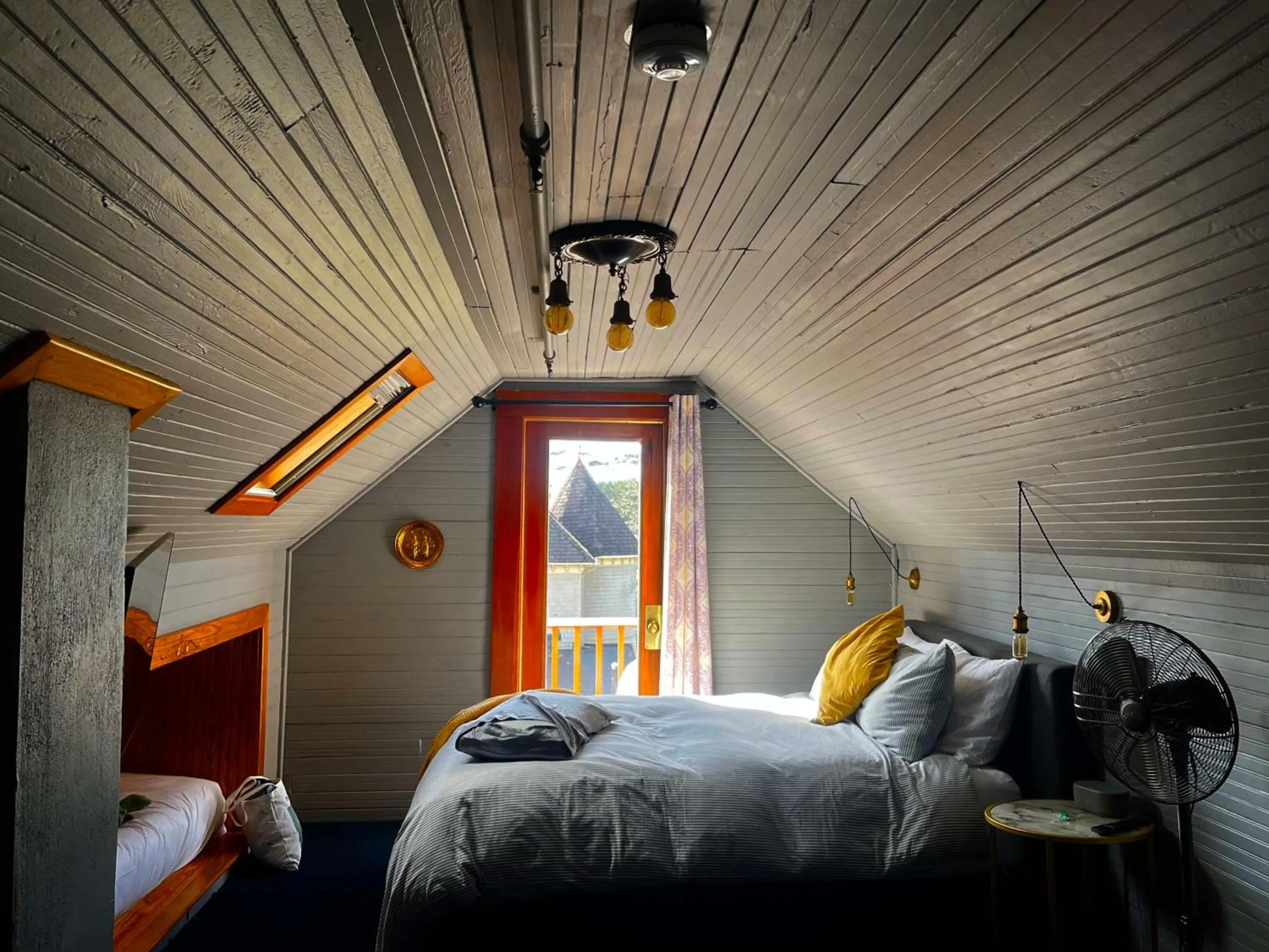 Bedroom, Bed in Shelburne Hotel