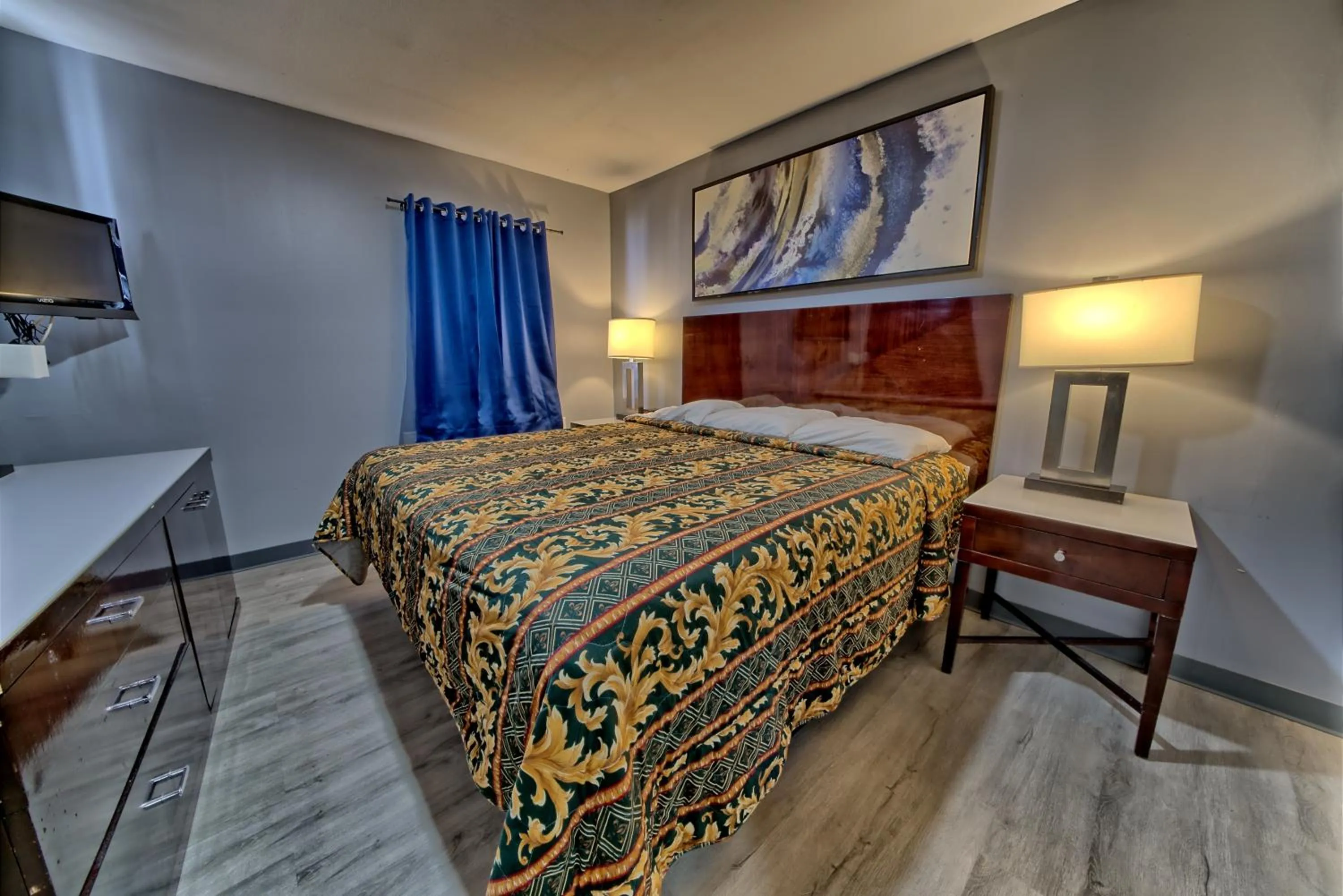 Bed in Aqua View Motel