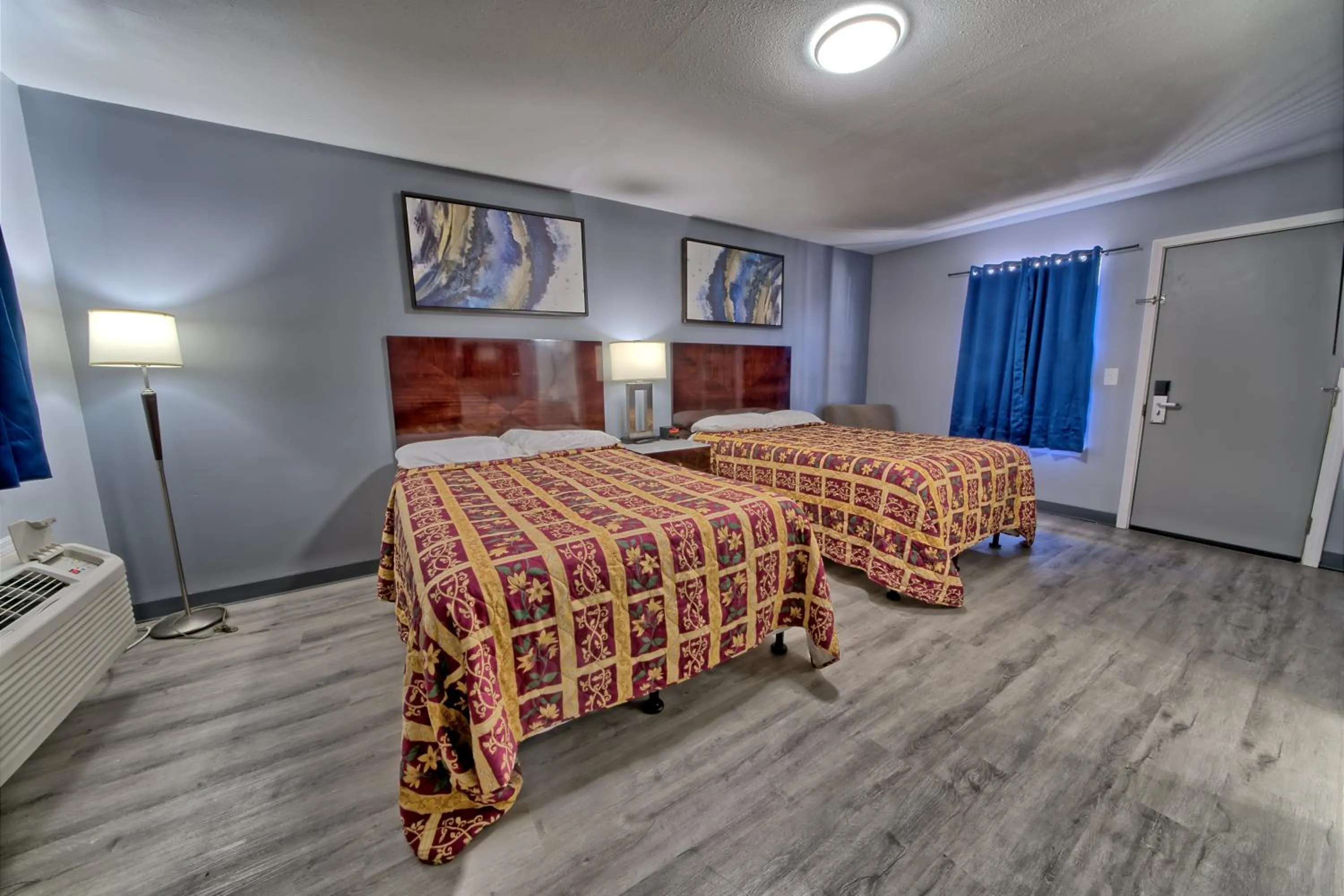 Bed in Aqua View Motel