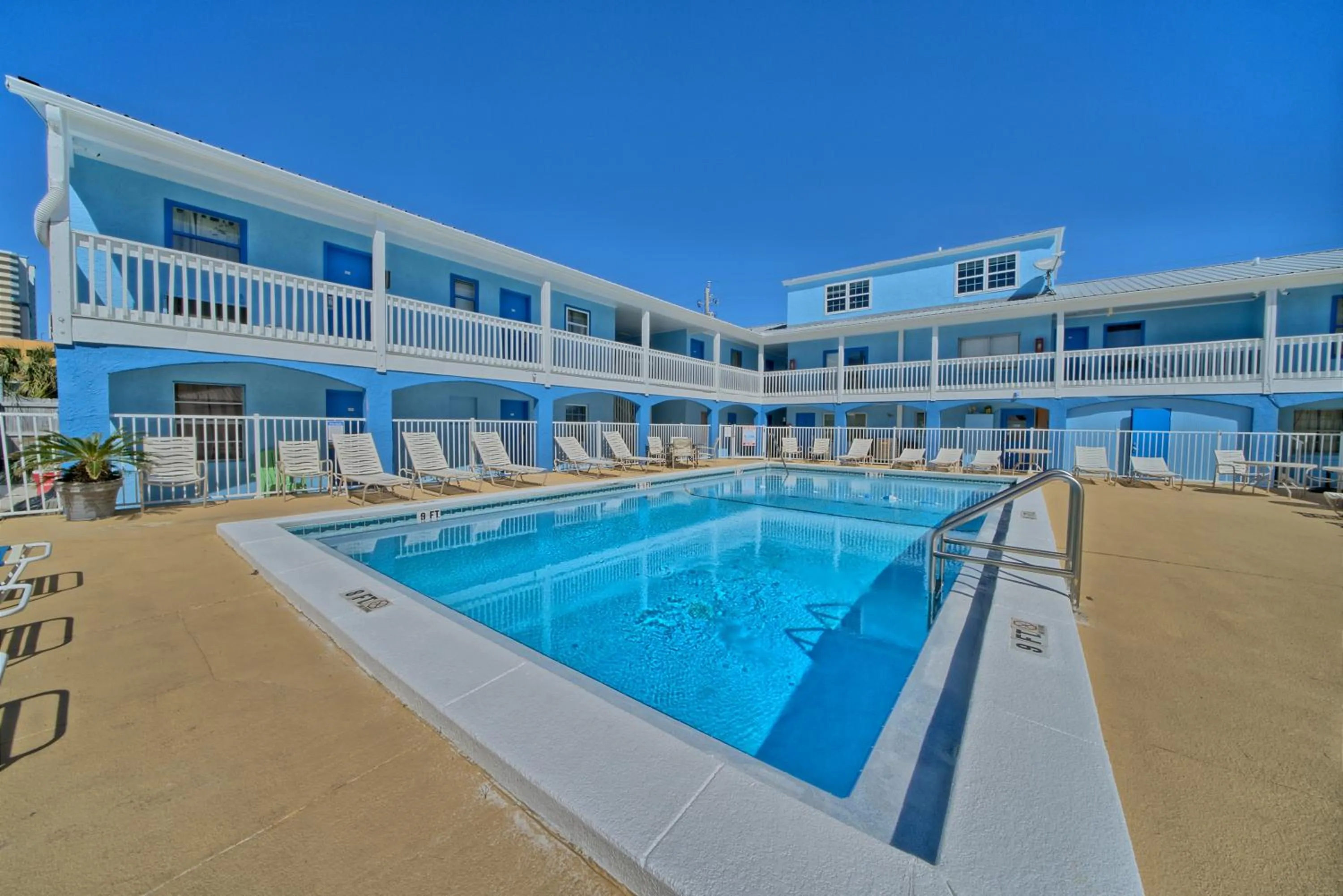 Property building in Aqua View Motel