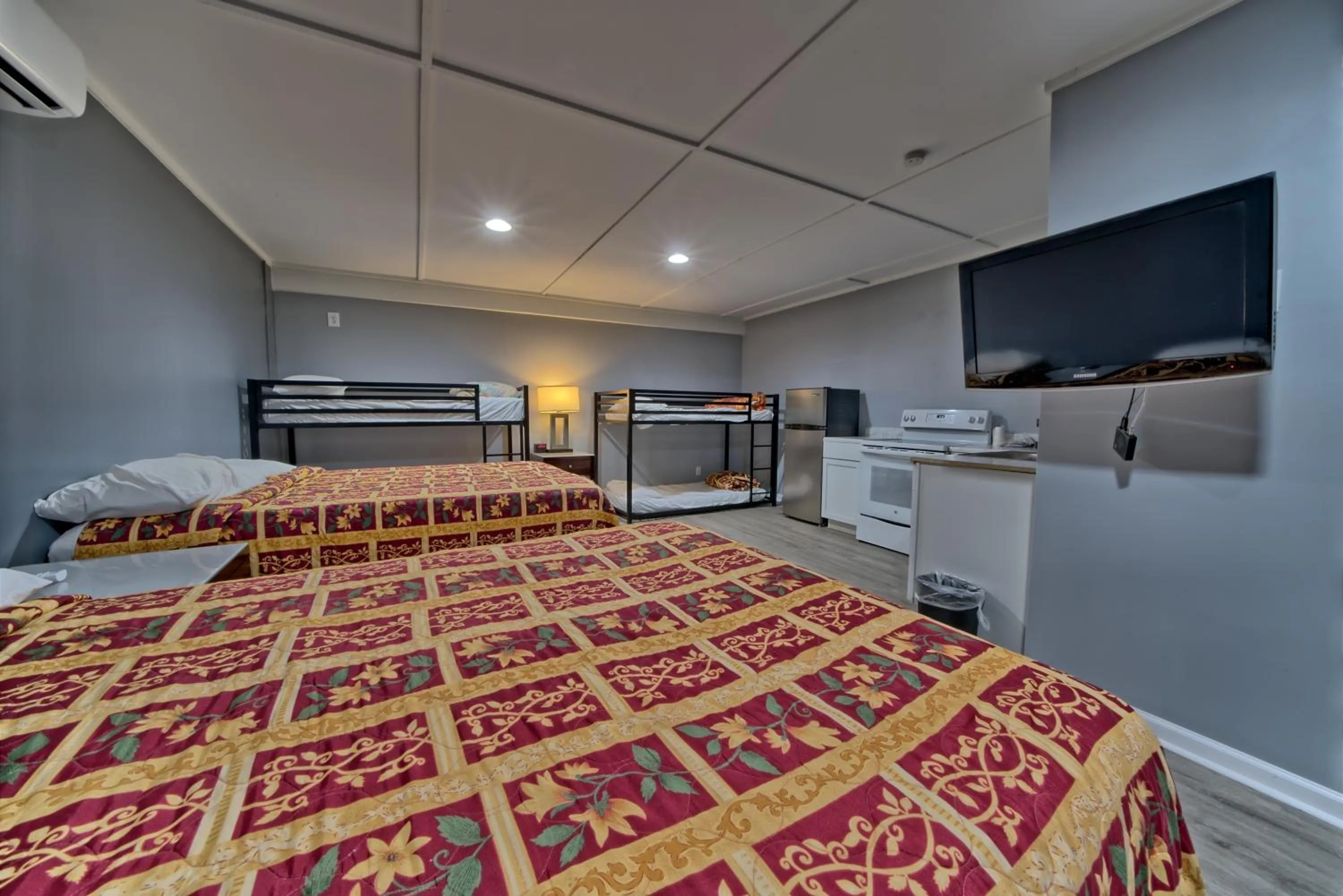 Bed in Aqua View Motel